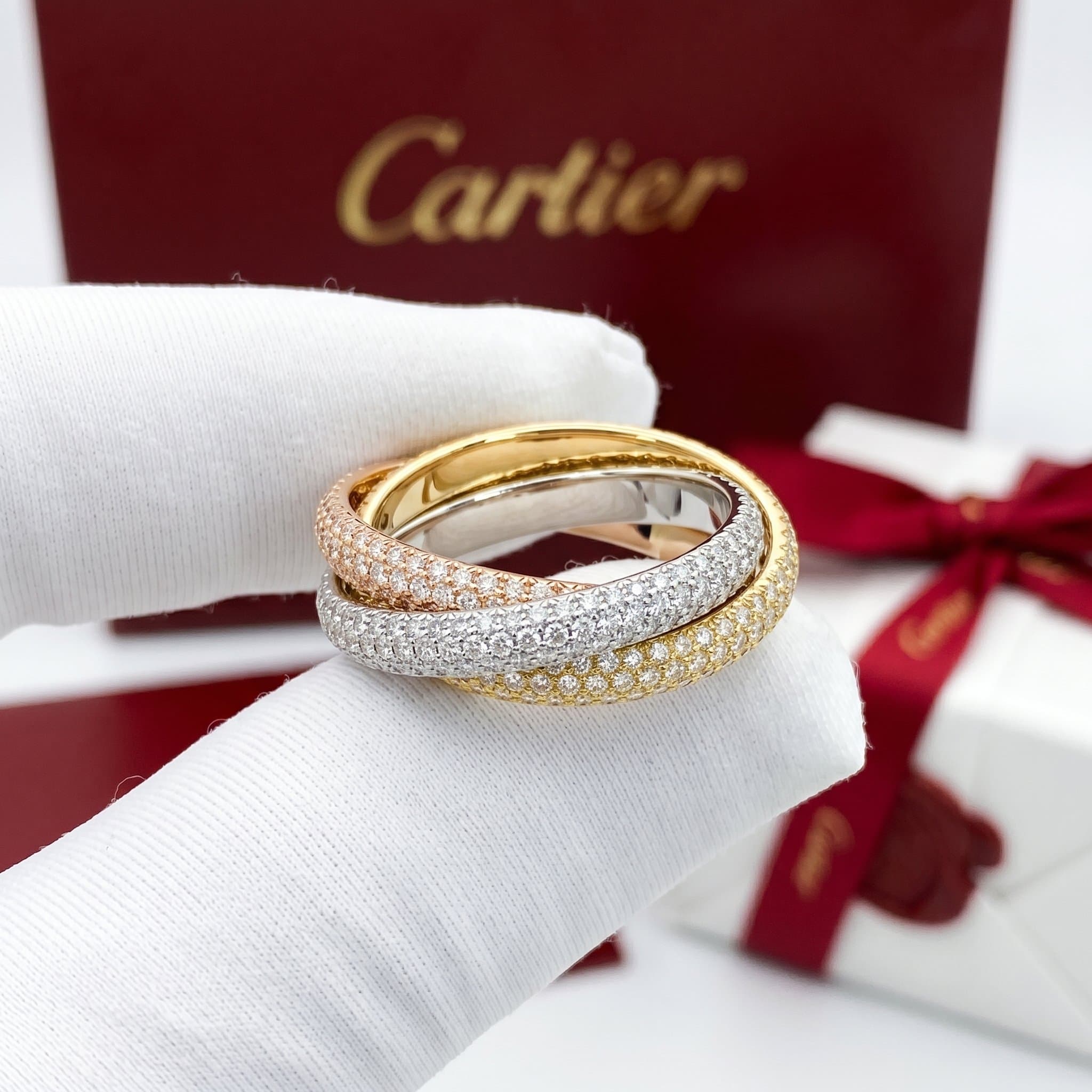 Золотое кольцо Cartier Trinity с бриллиантами, классическая модель, паве, Белое и жёлтое золото