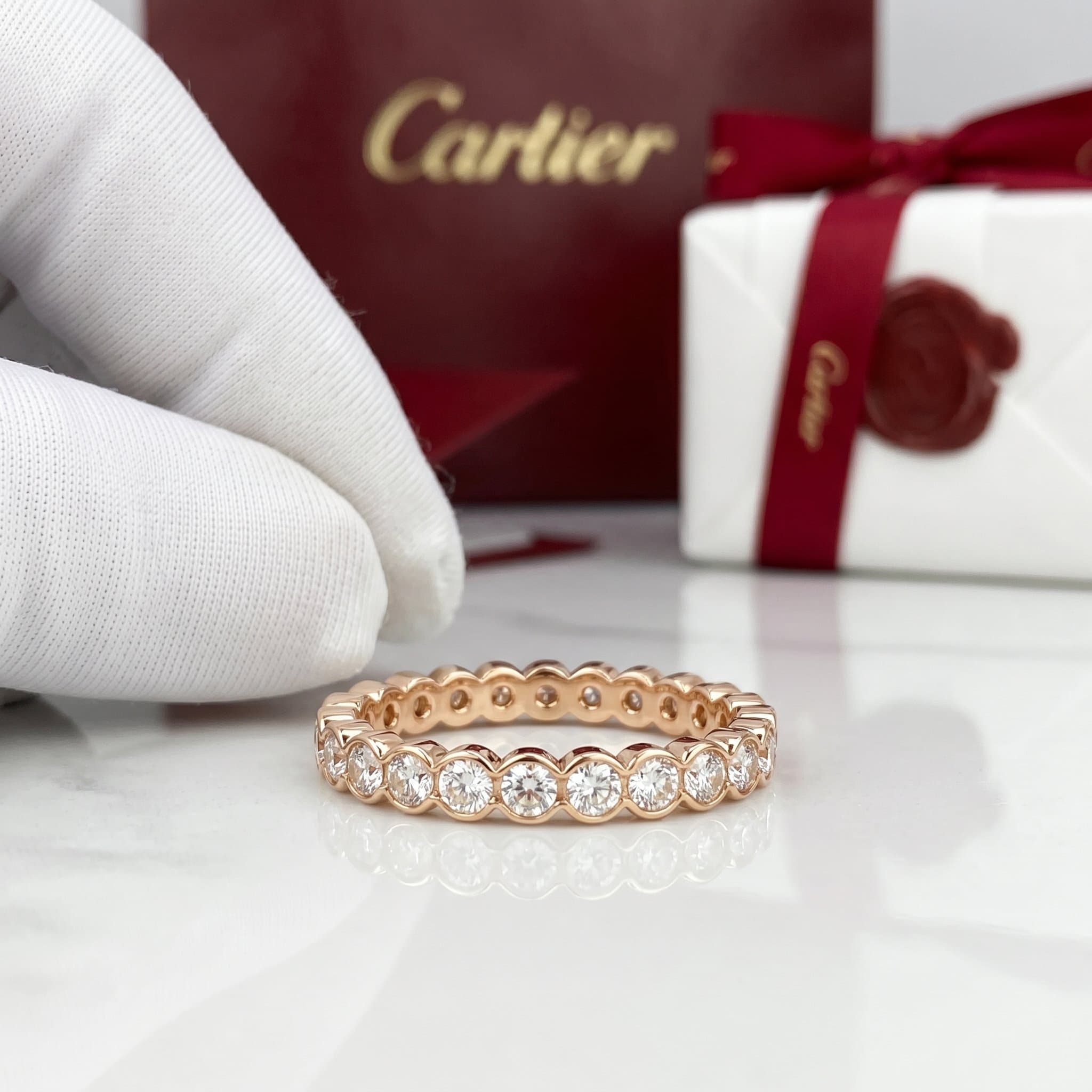 Золотое обручальное кольцо Cartier Broderie с бриллиантами