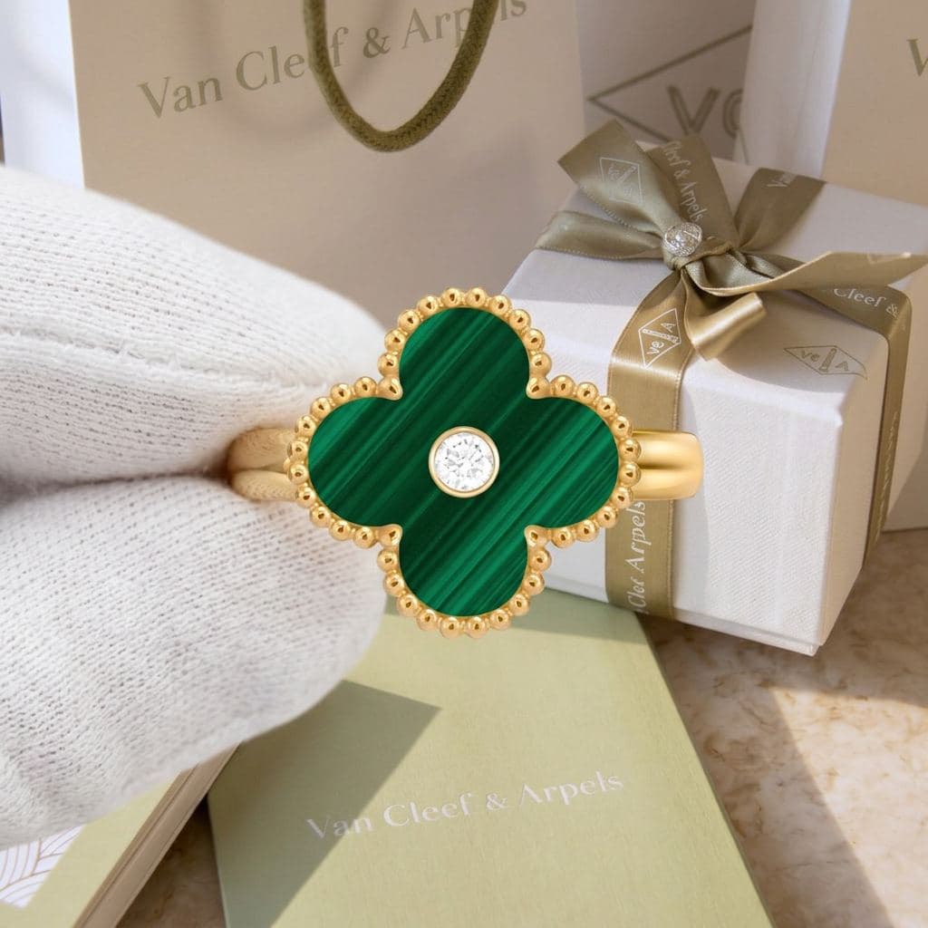 Кольцо Van Cleef & Arpels Vintage Alhambra с малахитом и бриллиантом — фото 2