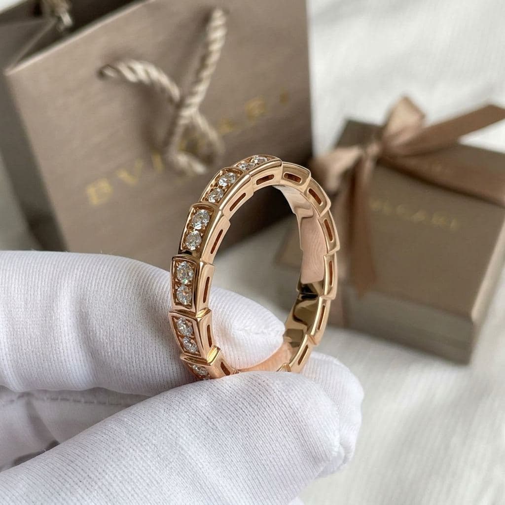 Кольцо Bulgari Serpenti Viper с бриллиантами, Розовое золото