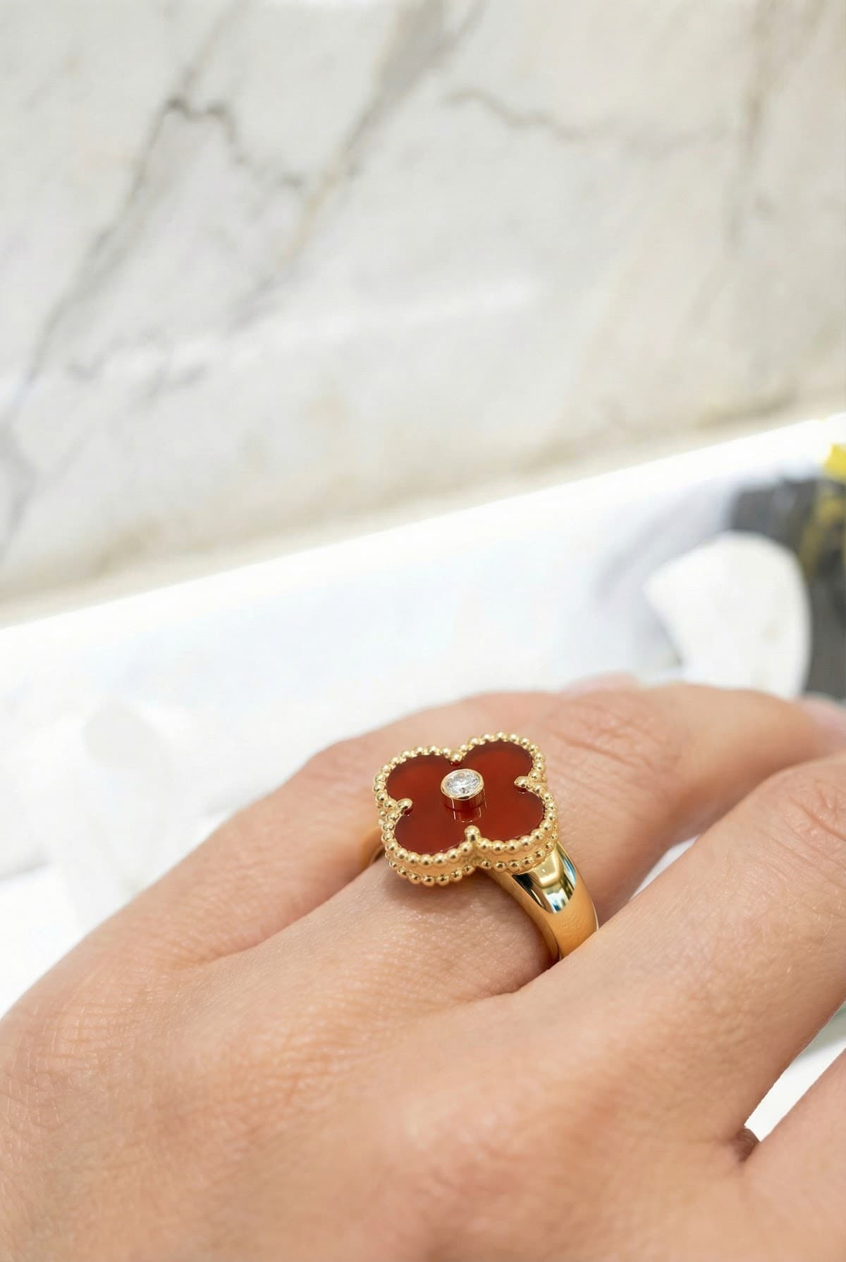 Золотое кольцо с бриллиантами Van Cleef