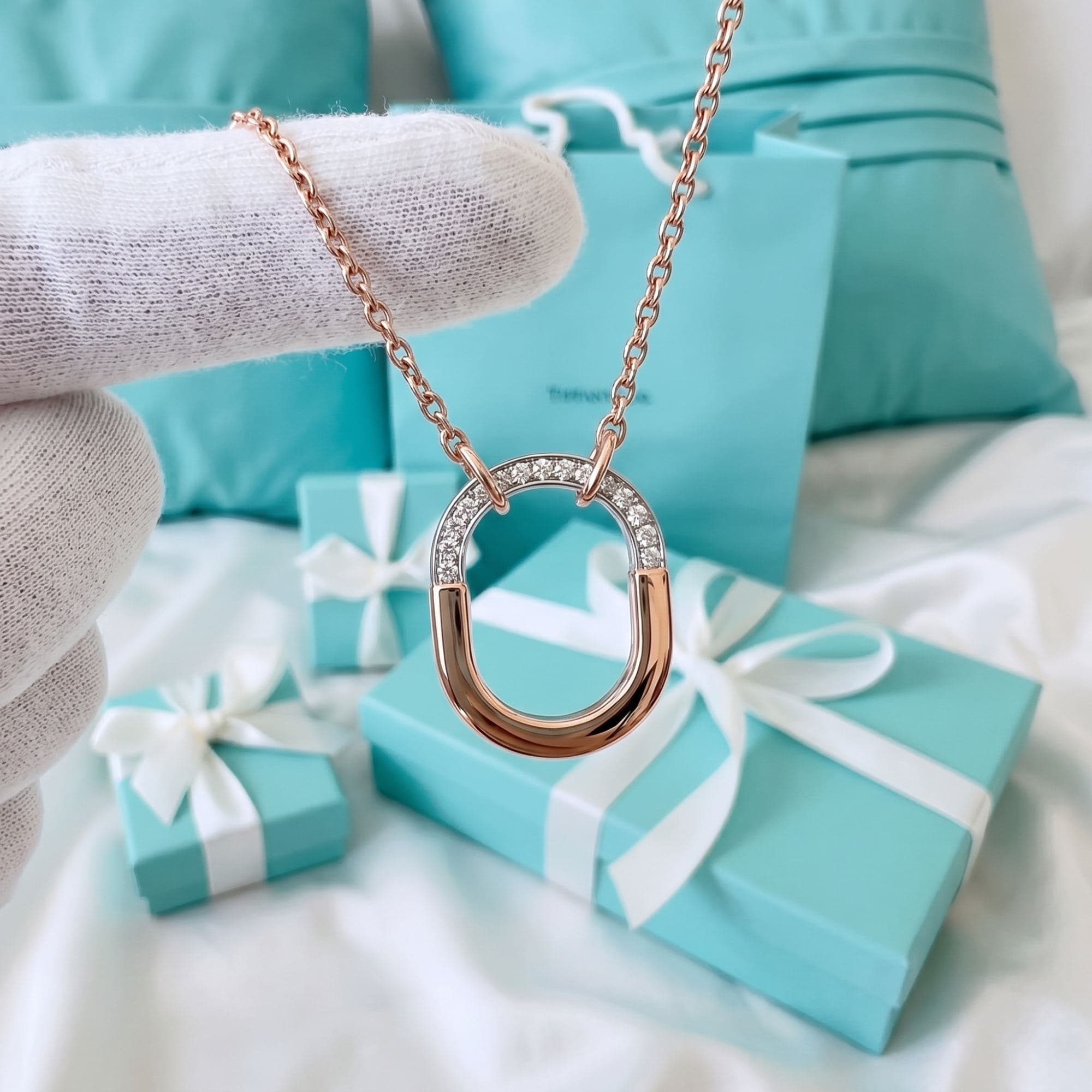 Tiffany Lock — Маленький кулон с бриллиантами, Белое и жёлтое золото