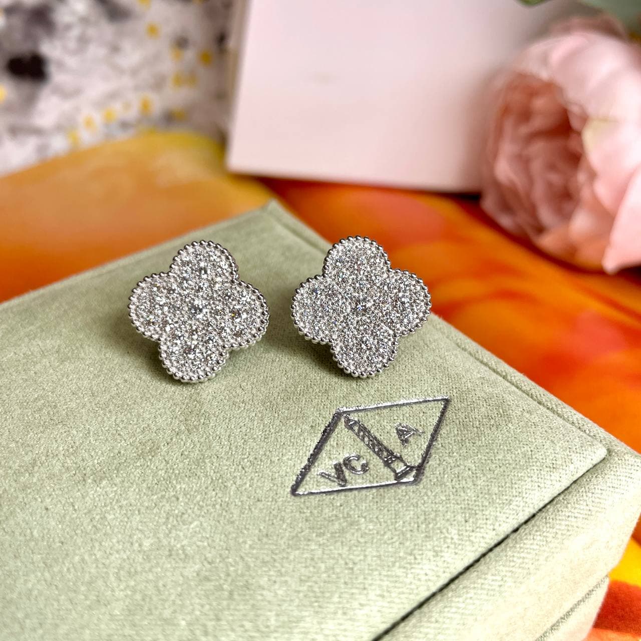 Серьги Van Cleef 2 см (белое золото 585)