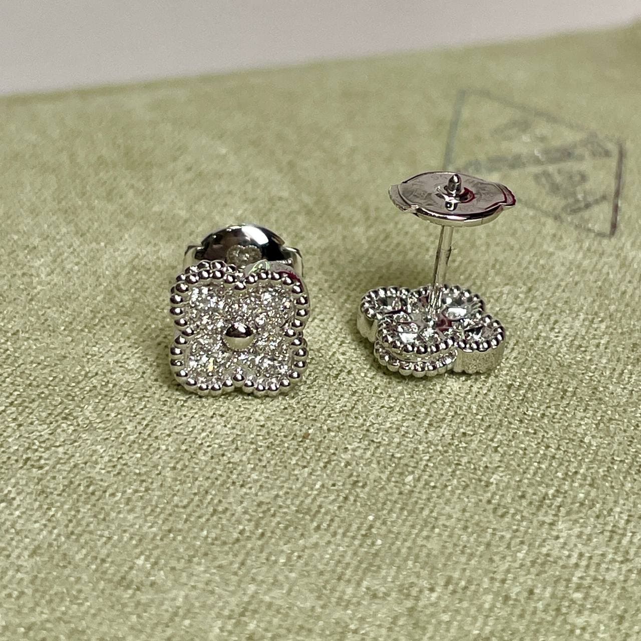 Серьги Van Cleef с бриллиантами 0,16ct (белое золото 750) — фото 6