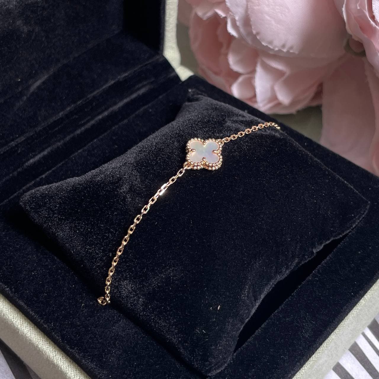 Браслет Van Cleef 1 мотив с перламутром (желтое золото 750) — фото 4