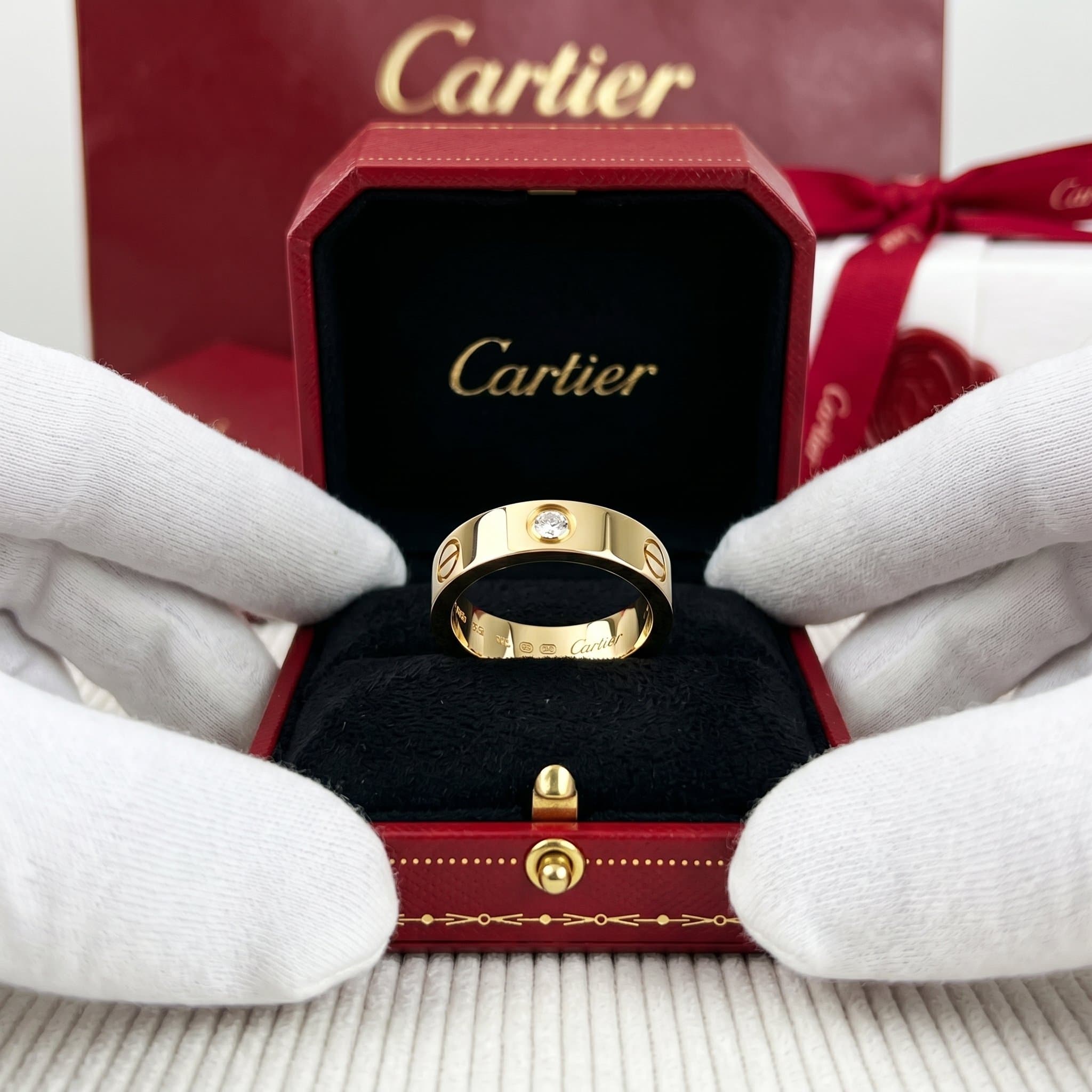 Золотое кольцо Cartier Love с бриллиантами, классическая модель, 3 бриллианта — фото 6