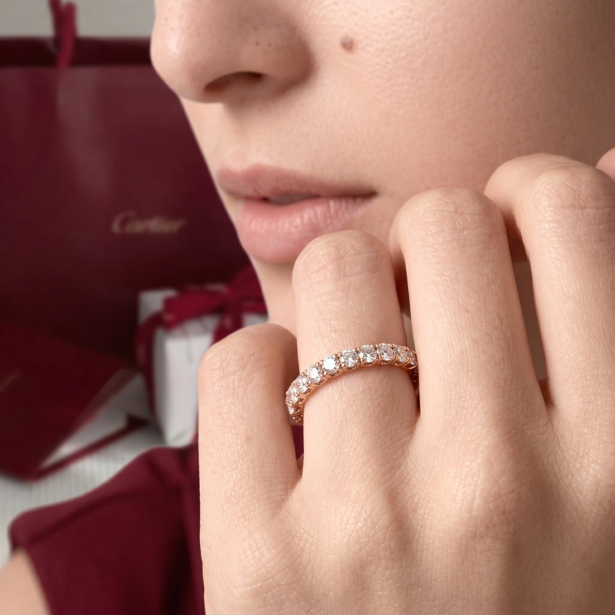 Золотое обручальное кольцо Cartier Destinée с бриллиантами, ширина 3,3 мм, паве
