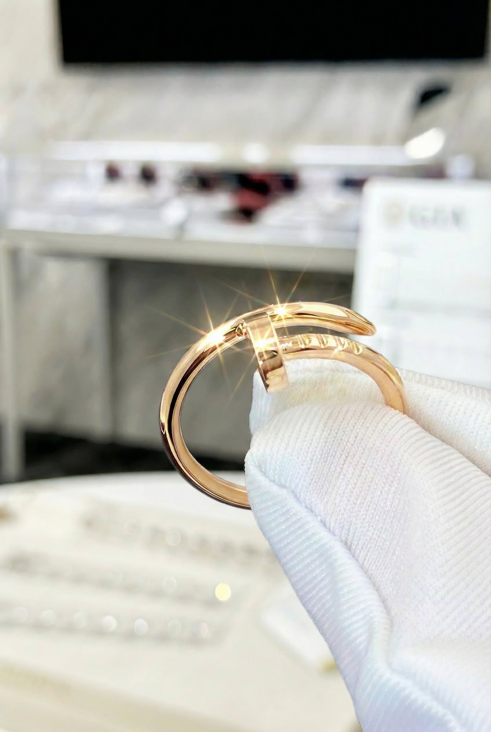 Золотое кольцо Cartier Juste un Clou, Розовое золото