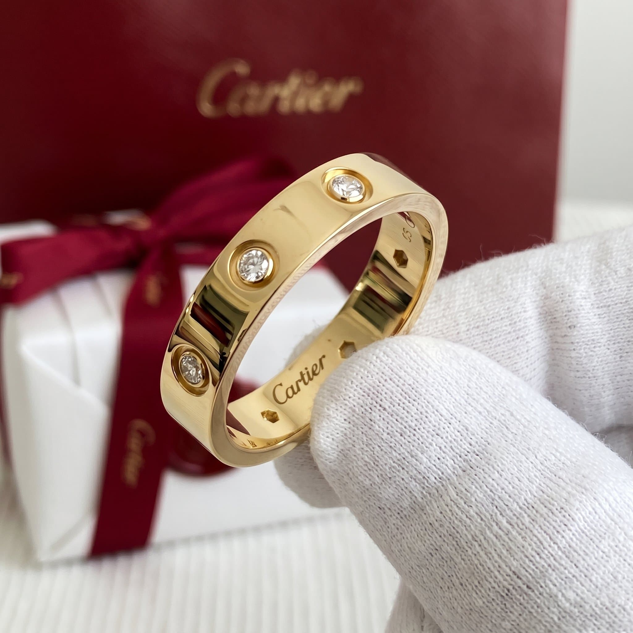 Золотое кольцо Cartier Love с бриллиантами, малая модель, 8 бриллиантов, Жёлтое золото