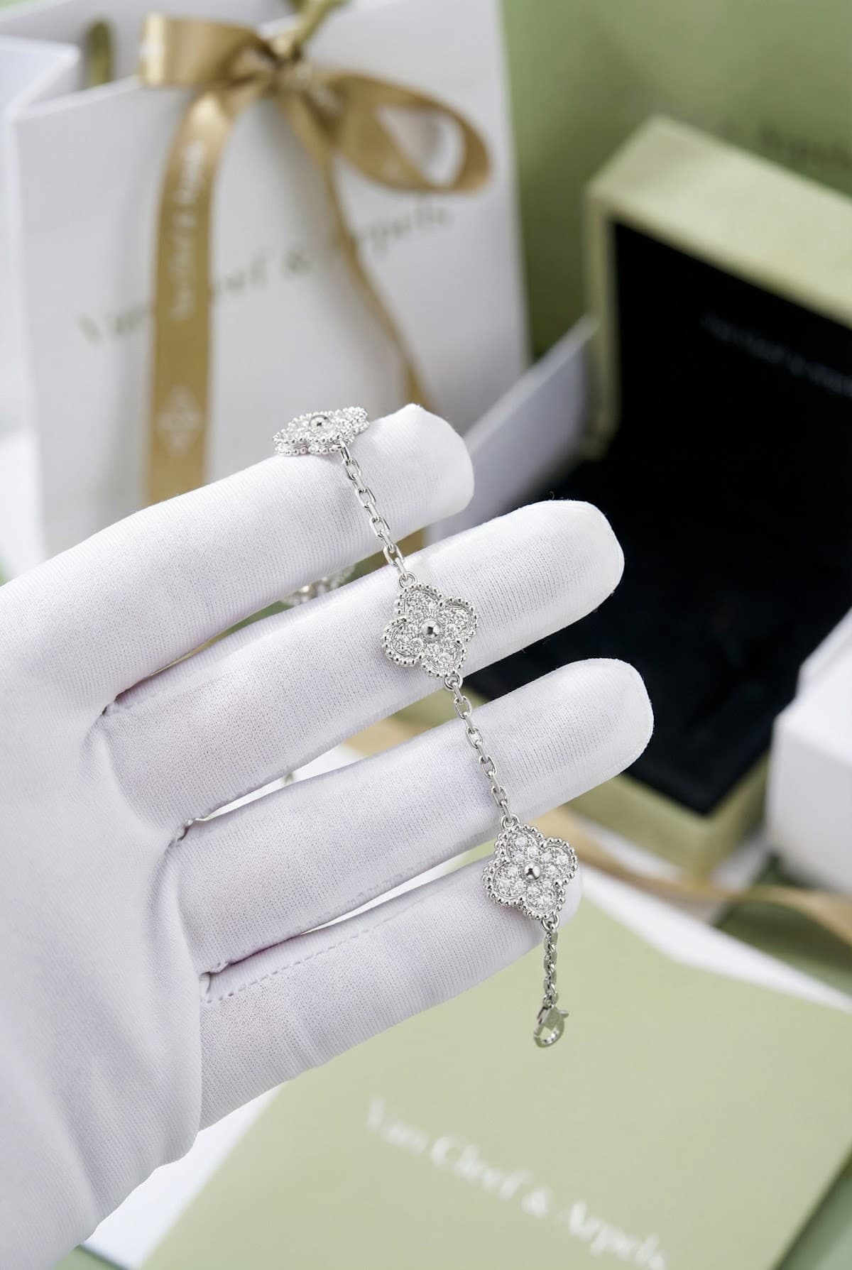 Золотой браслет с бриллиантами Van Cleef Sweet Alhambra