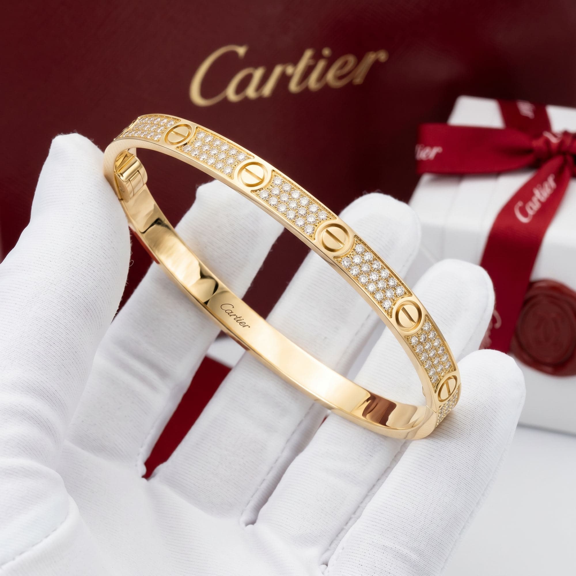 Золотой браслет Cartier Love с бриллиантами, средняя модель, паве, Жёлтое золото