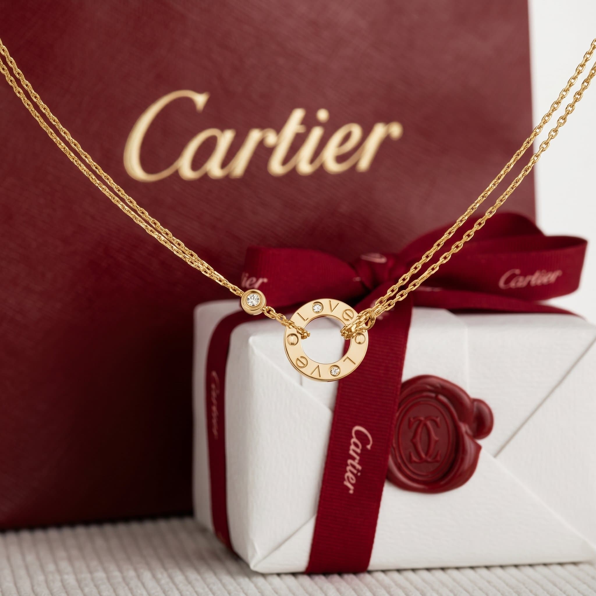 Золотая подвеска Cartier Love с бриллиантами, 2 бриллианта