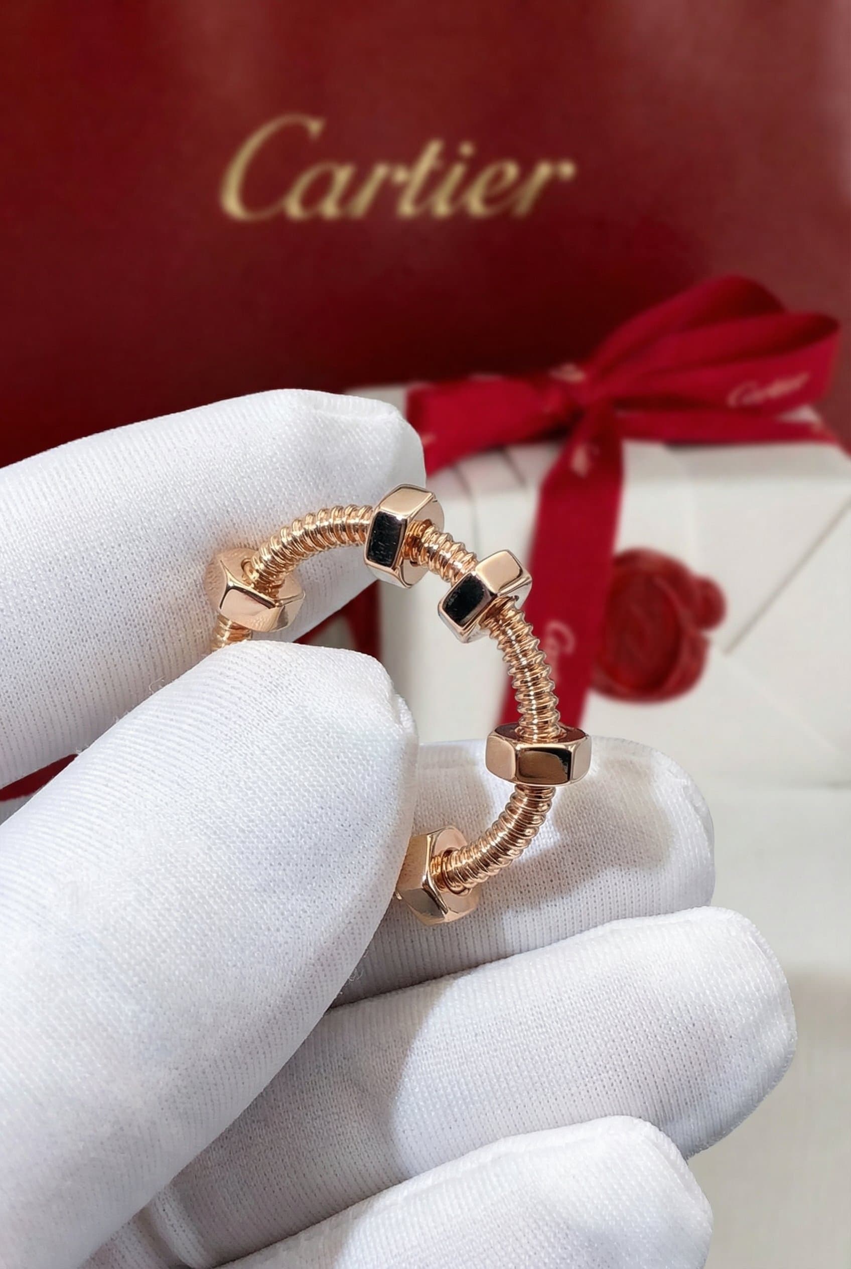 Золотое кольцо Cartier Ecrou de Cartier