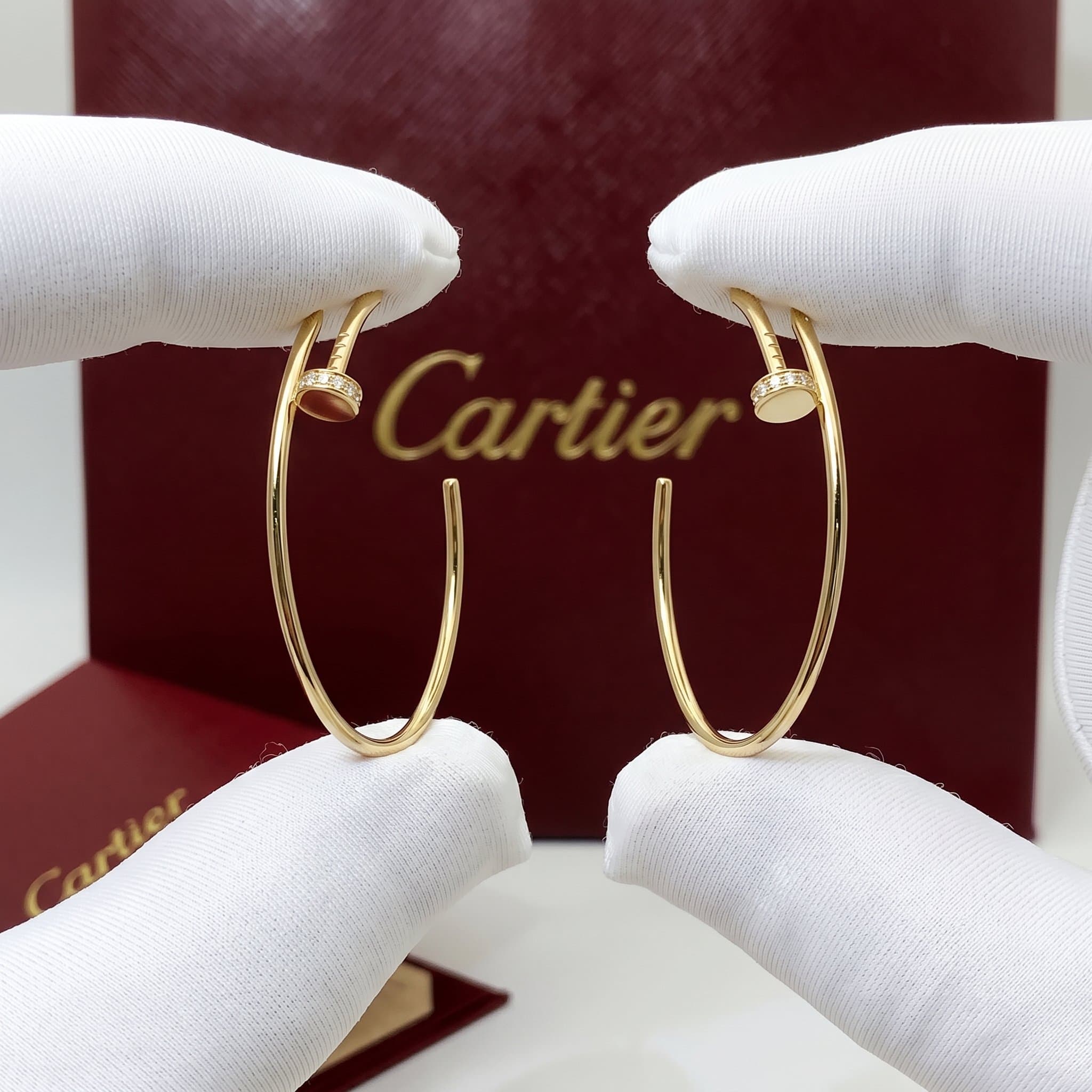 Золотые серьги-кольца Cartier Juste un Clou (гвоздь) с бриллиантами, крупная модель — фото 2