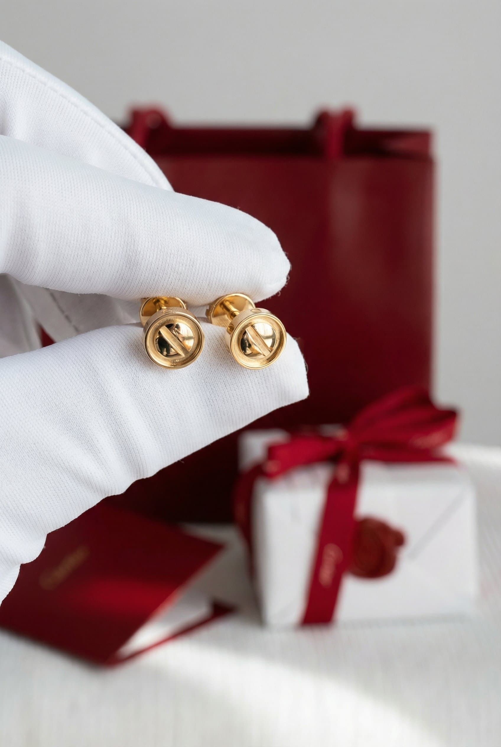Золотые серьги Cartier Love