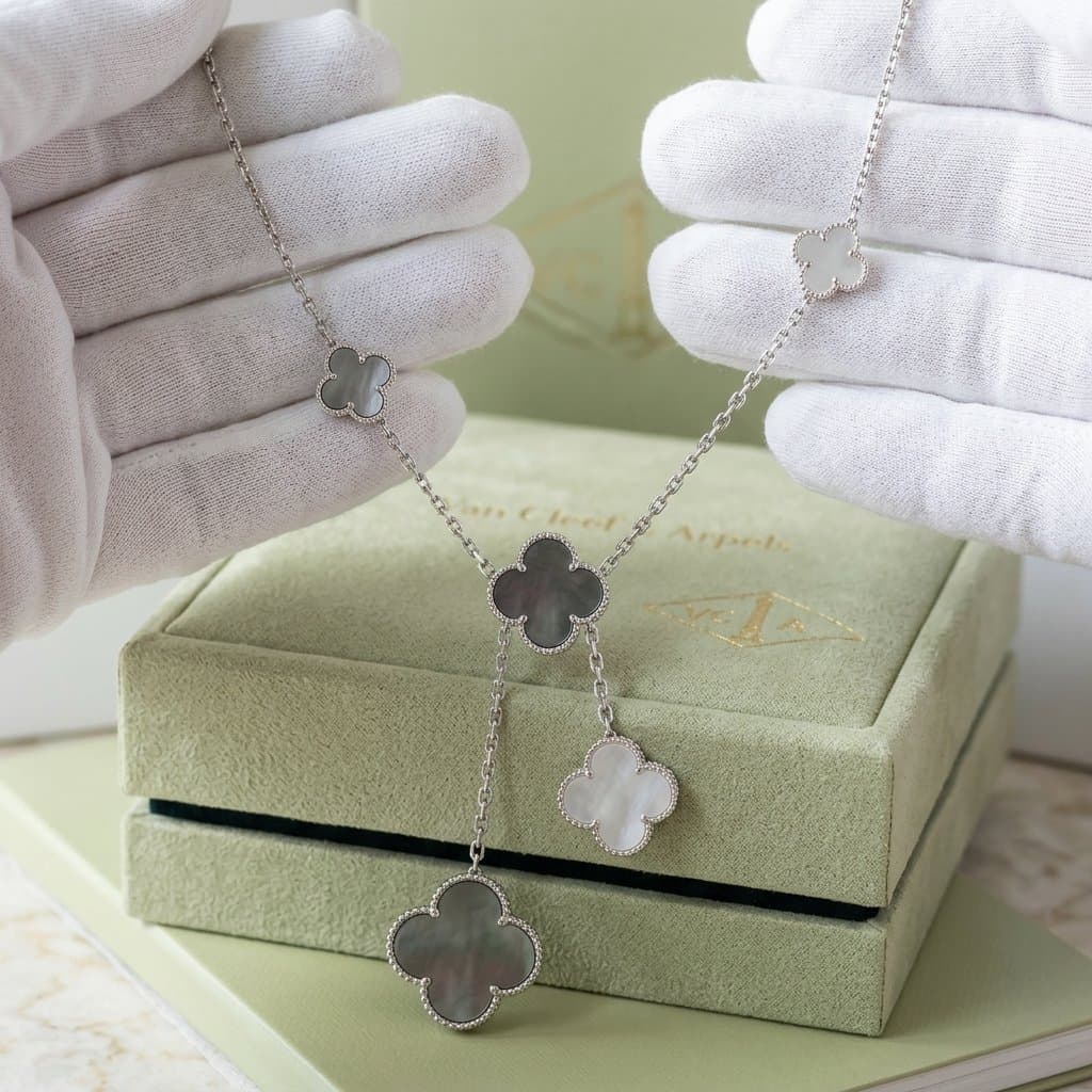 Колье Van Cleef & Arpels Magic Alhambra, 6 мотивов, Белое золото