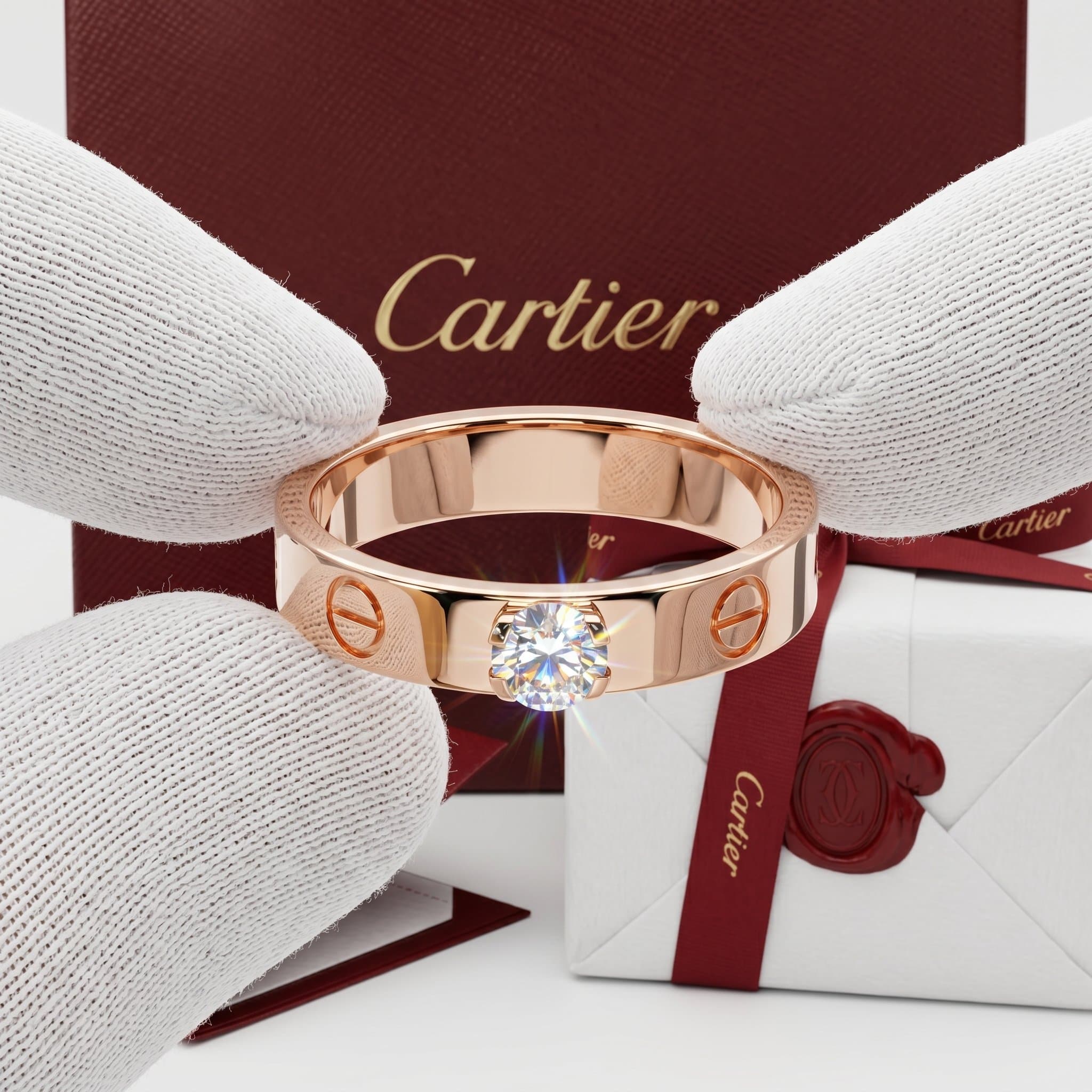 Золотое кольцо-солитер Cartier Love с бриллиантами, бриллиант круглой огранки