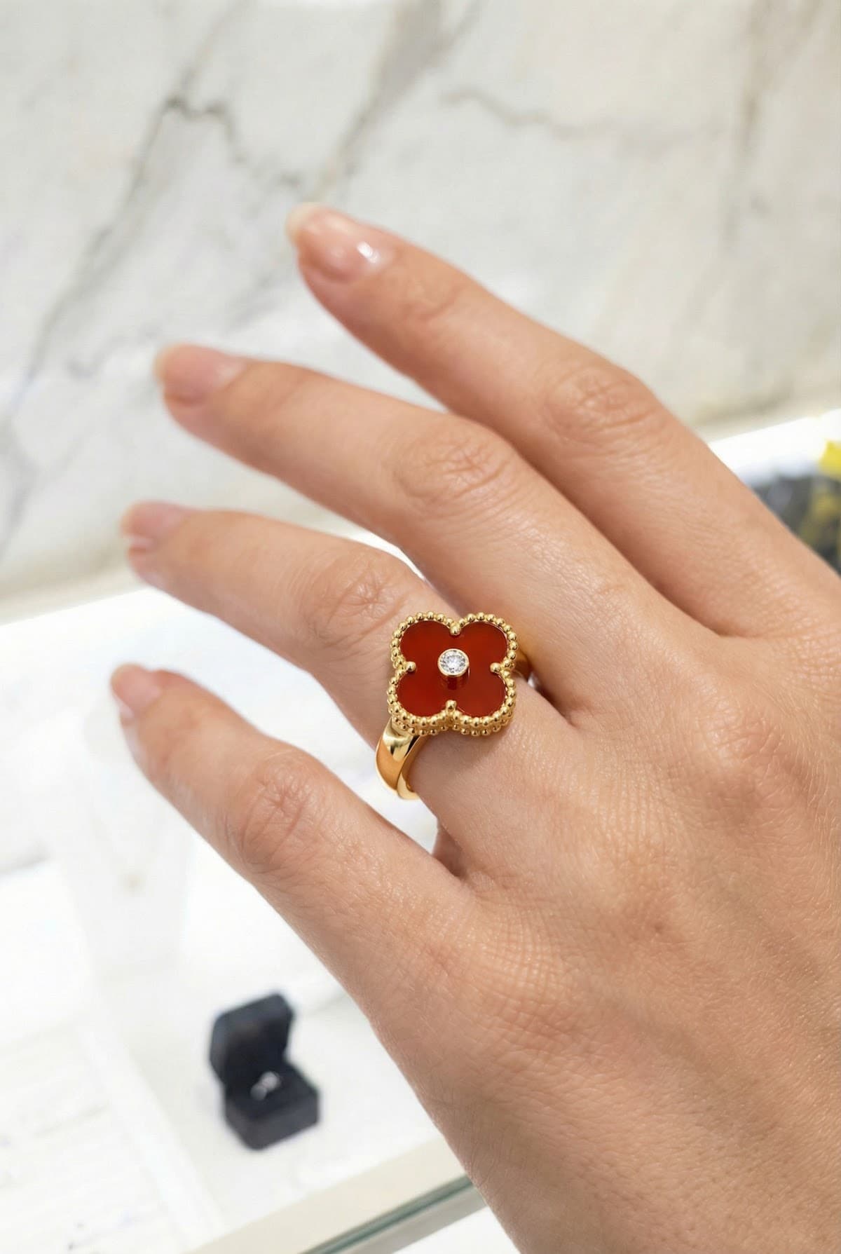 Золотое кольцо с бриллиантами Van Cleef