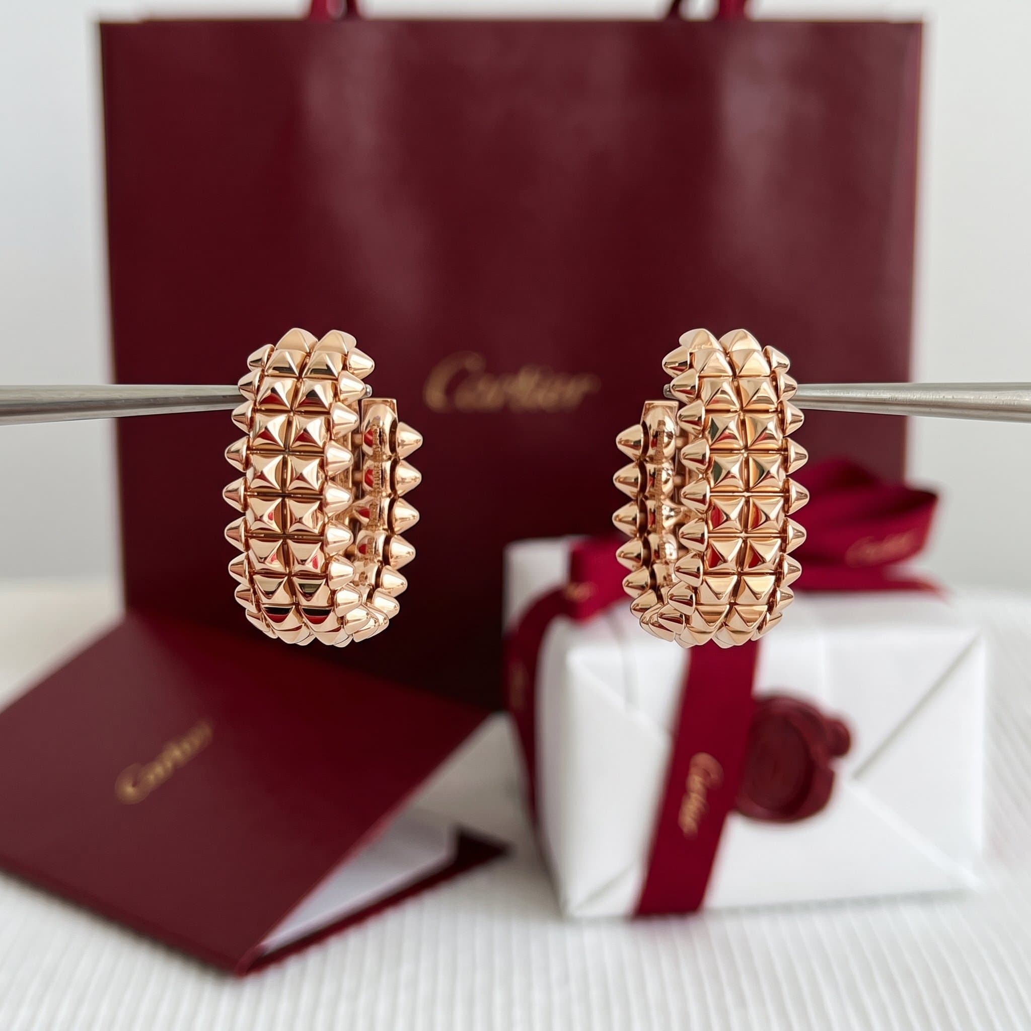 Золотые серьги-кольца Cartier Clash, два ряда