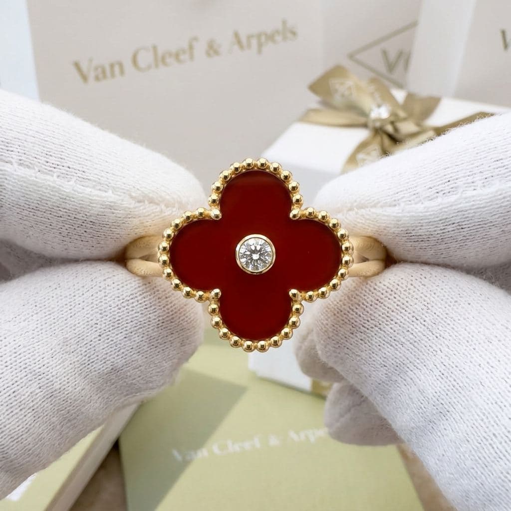 Кольцо Van Cleef & Arpels Vintage Alhambra с сердоликом и бриллиантом — фото 2