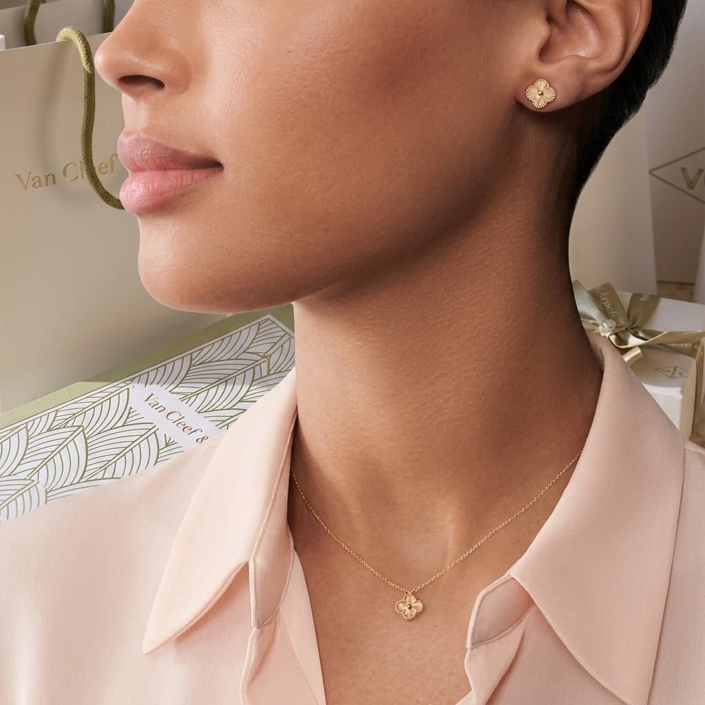 Серьги-гвоздики Van Cleef & Arpels Sweet Alhambra, розовое золото, Розовое золото