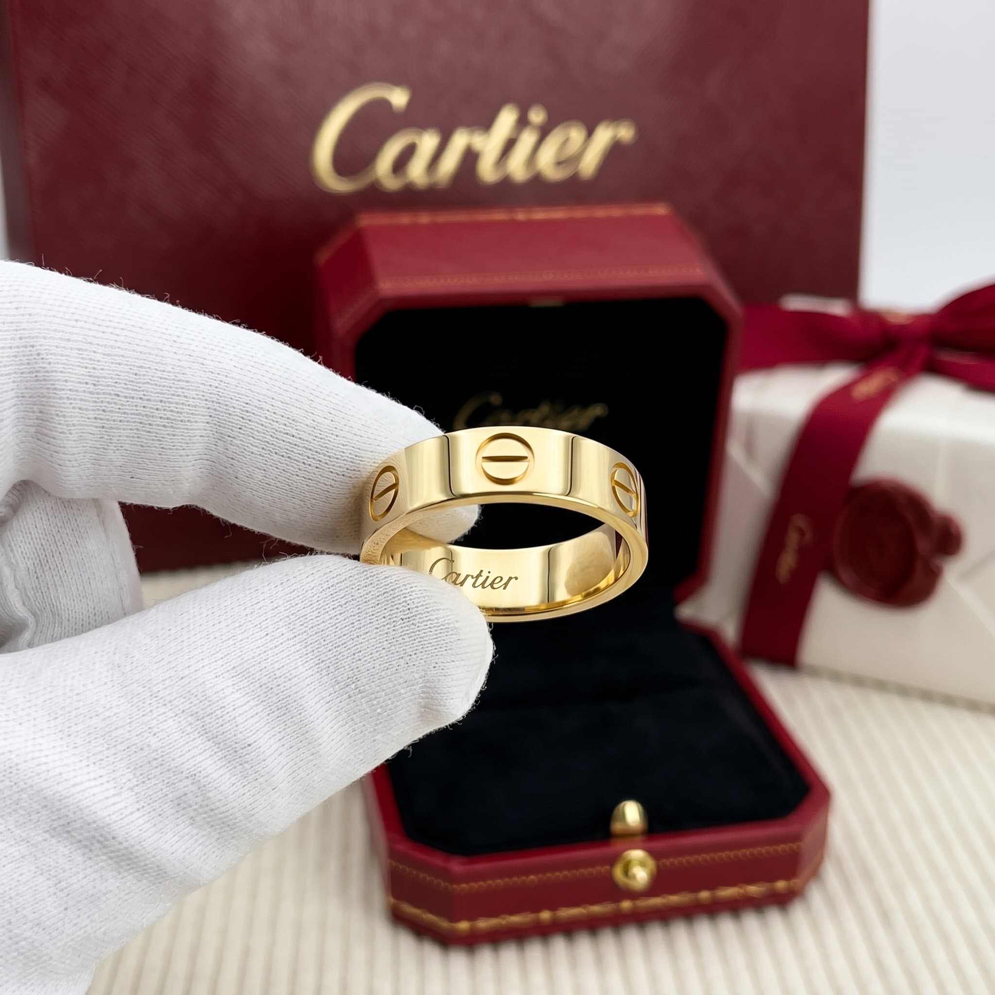 Золотое кольцо Cartier Love, классическая модель — фото 4
