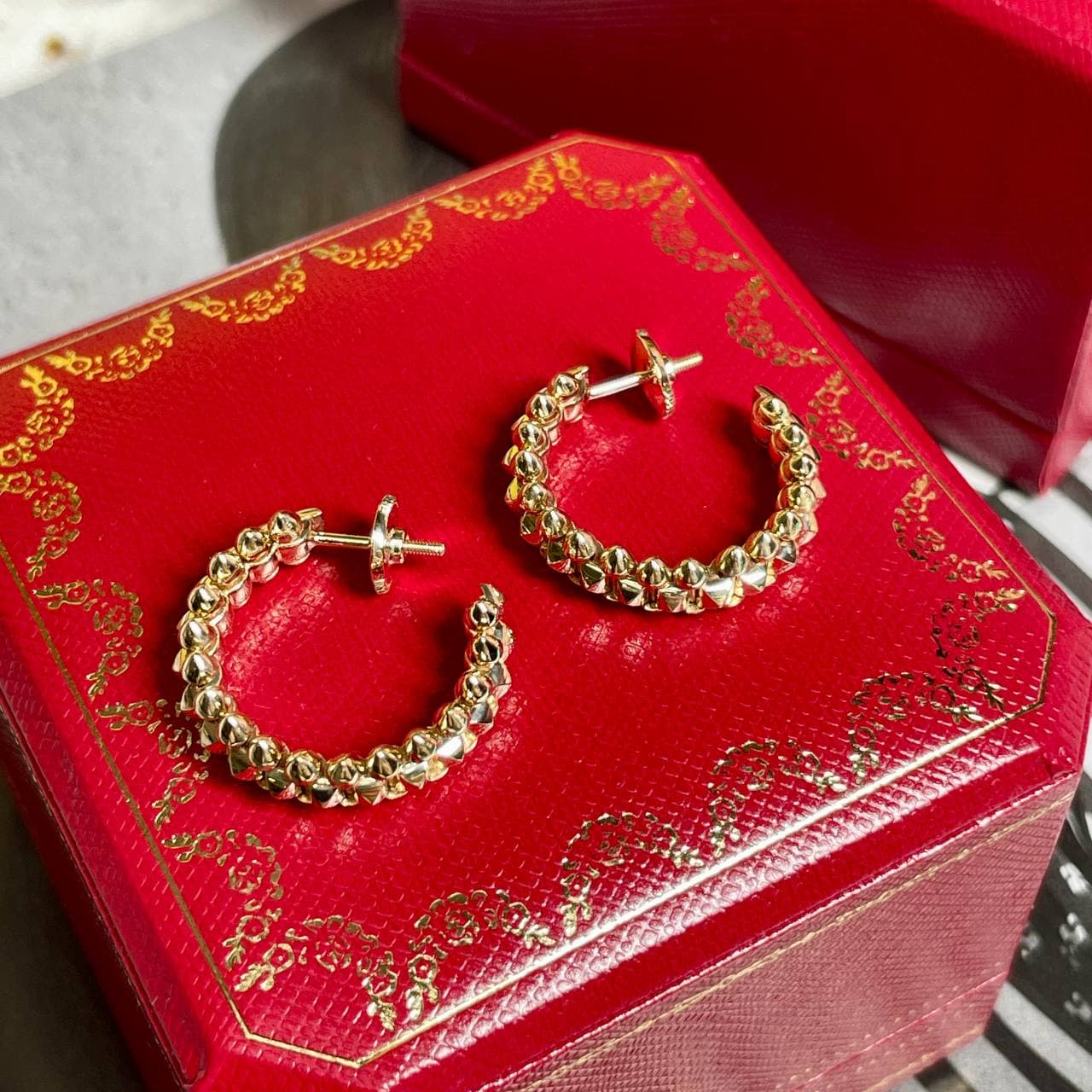 Серьги Cartier Clash (желтое золото 585) (на закрутке)