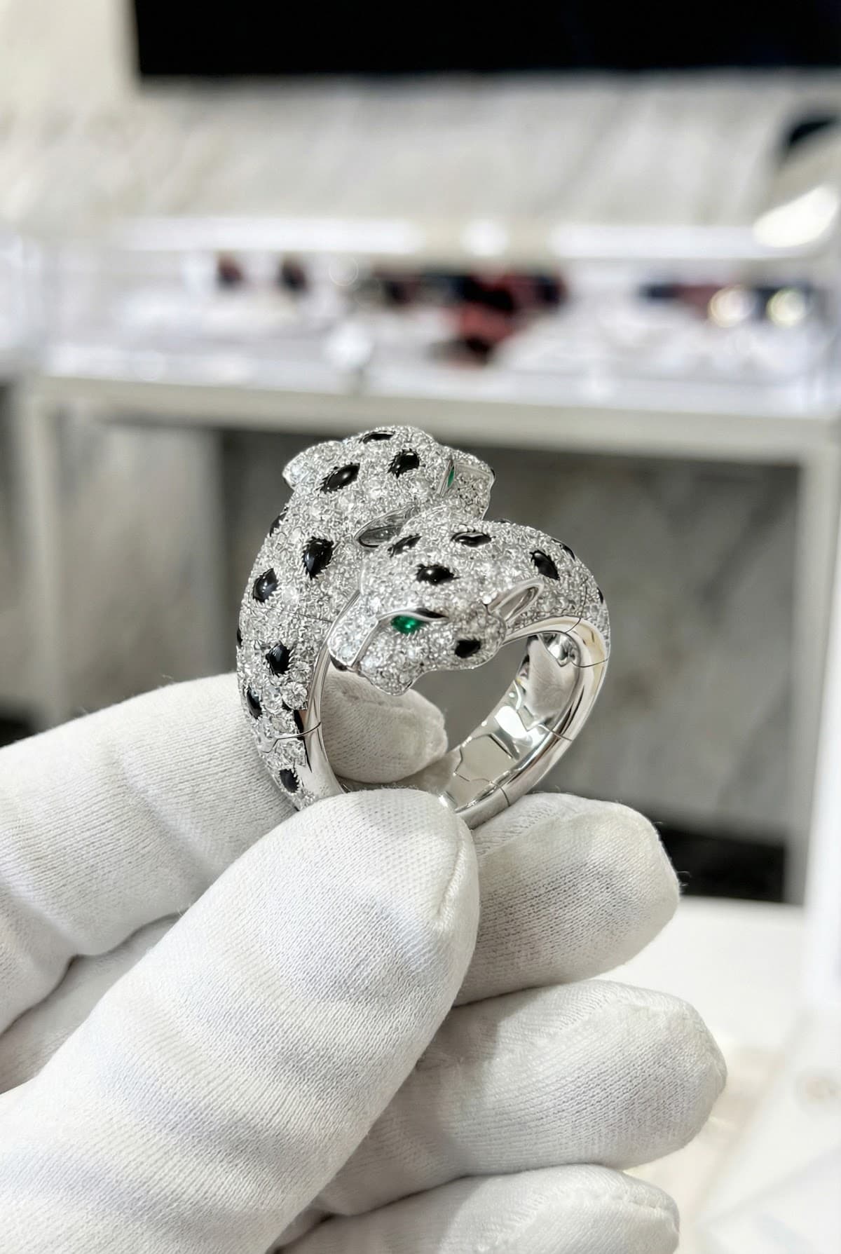 Cartier Золотое кольцо Cartier Panthère с бриллиантами