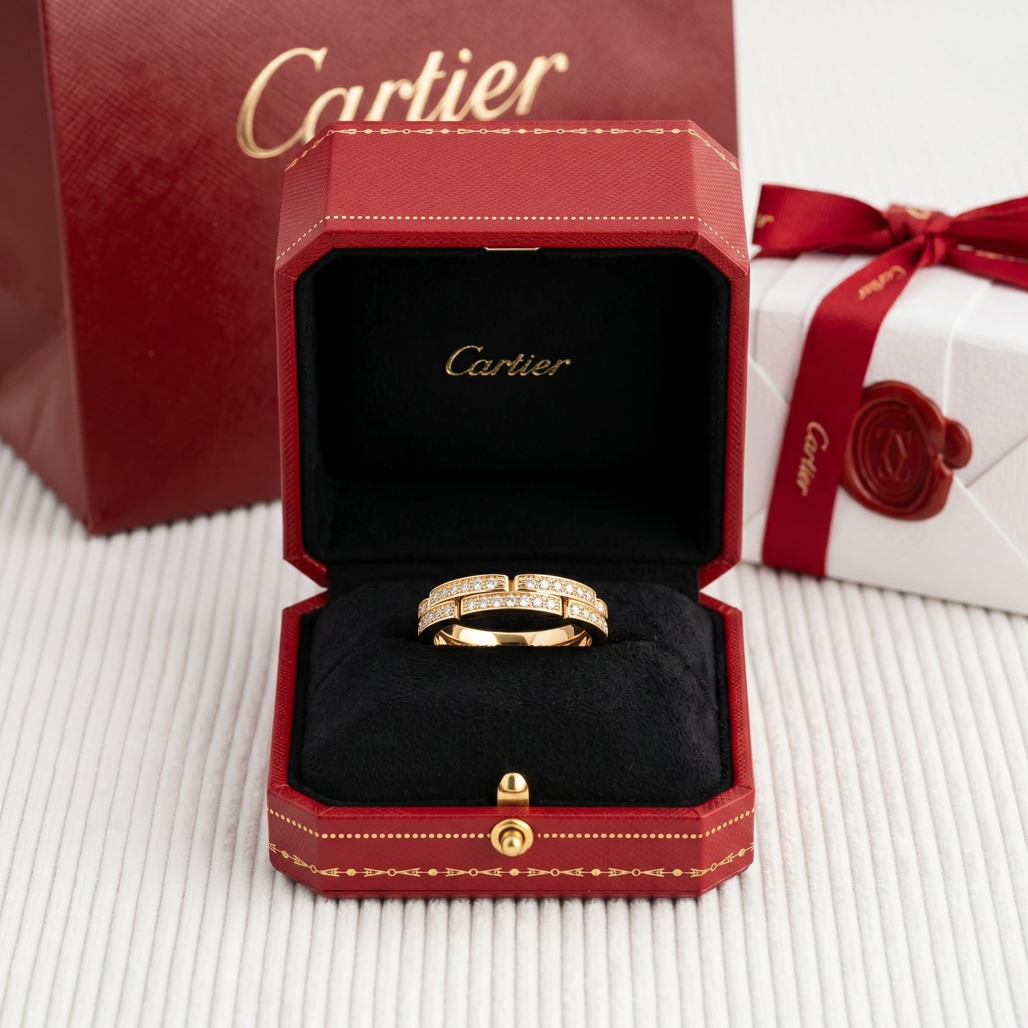 Золотое обручальное кольцо Cartier Maillon Panthère с бриллиантами, два ряда, частичное паве — фото 3