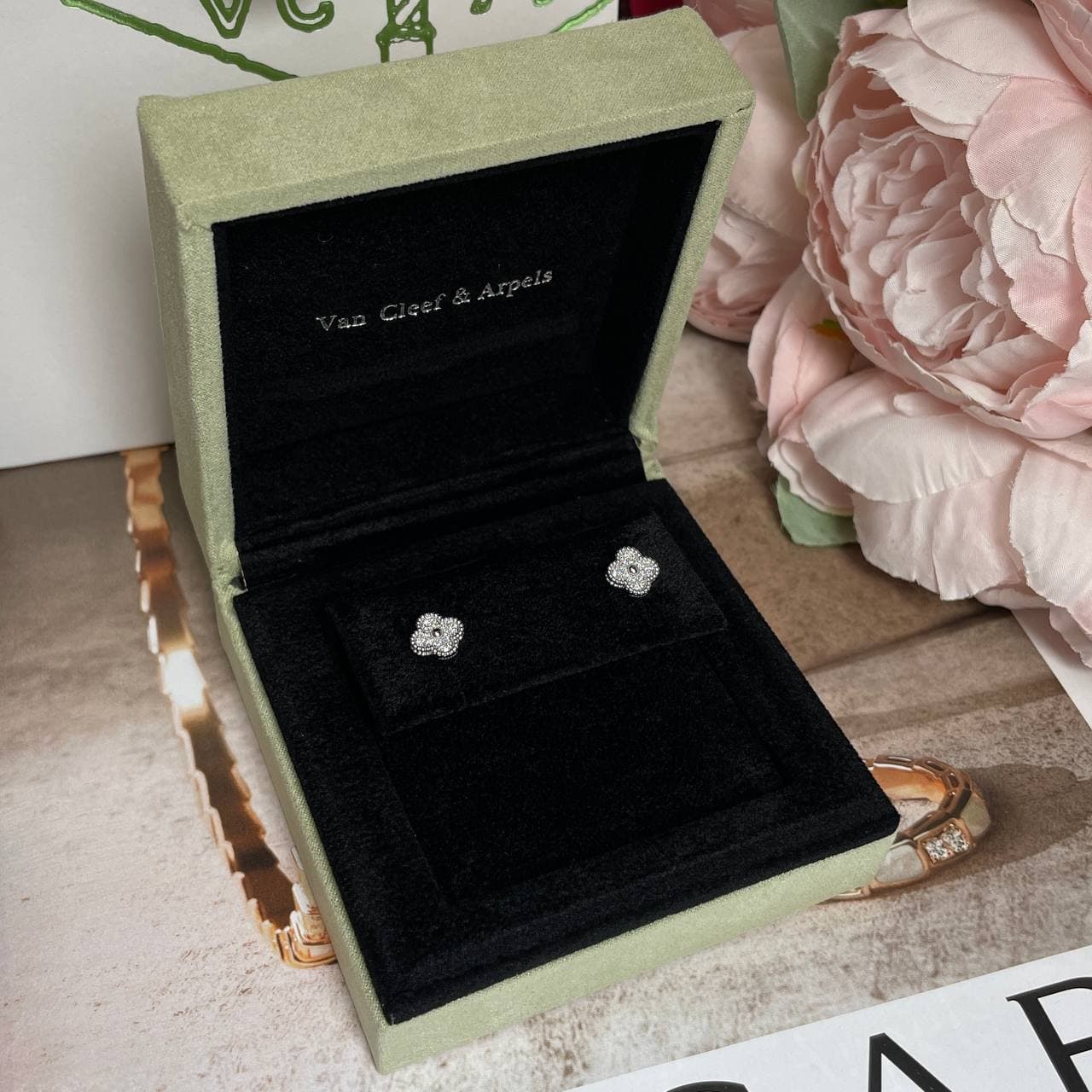 Серьги Van Cleef с бриллиантами 0,16ct (белое золото 750)