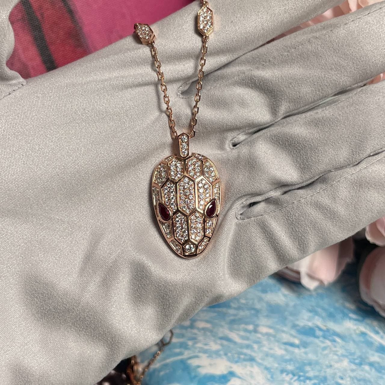 Колье Bulgari Serpenti Seduttori Бриллианты, Рубеллит(розовое золото 750)