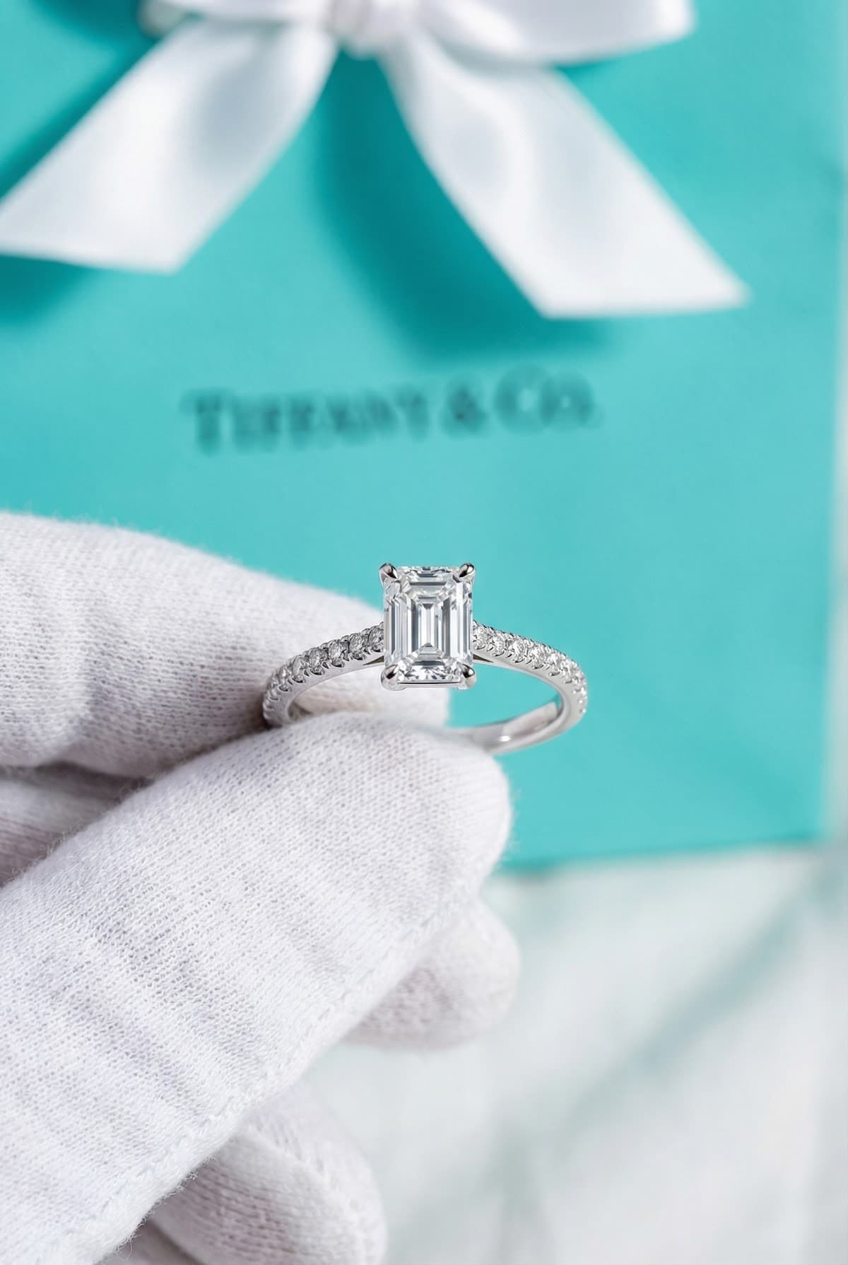 Золотое кольцо с бриллиантами Tiffany Novo