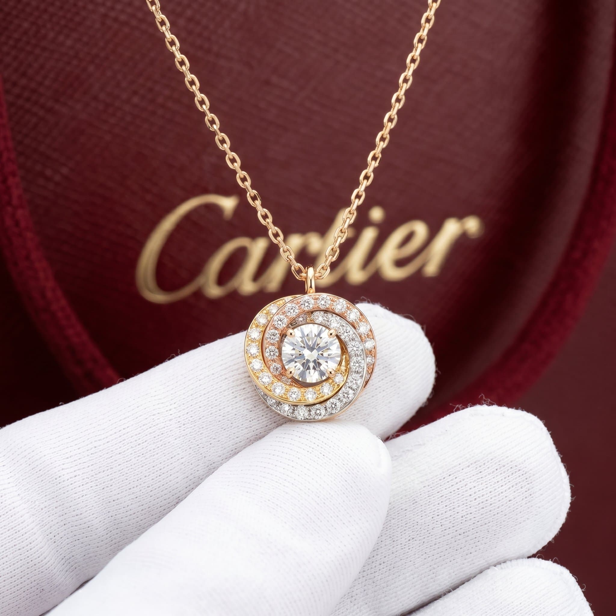 Золотая подвеска Cartier Trinity с бриллиантами, 1 бриллиант, паве, Белое и жёлтое золото