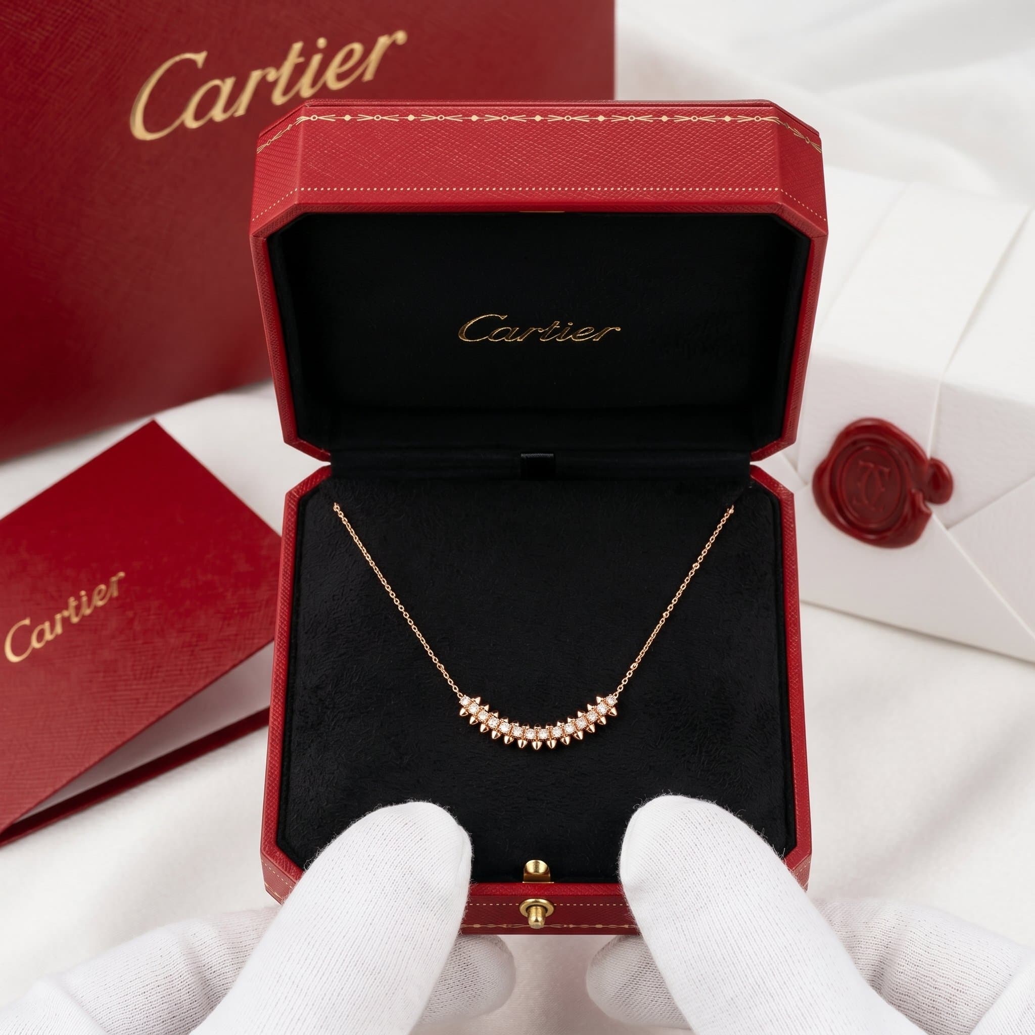 Золотая подвеска Cartier Clash с бриллиантами, малая модель, паве