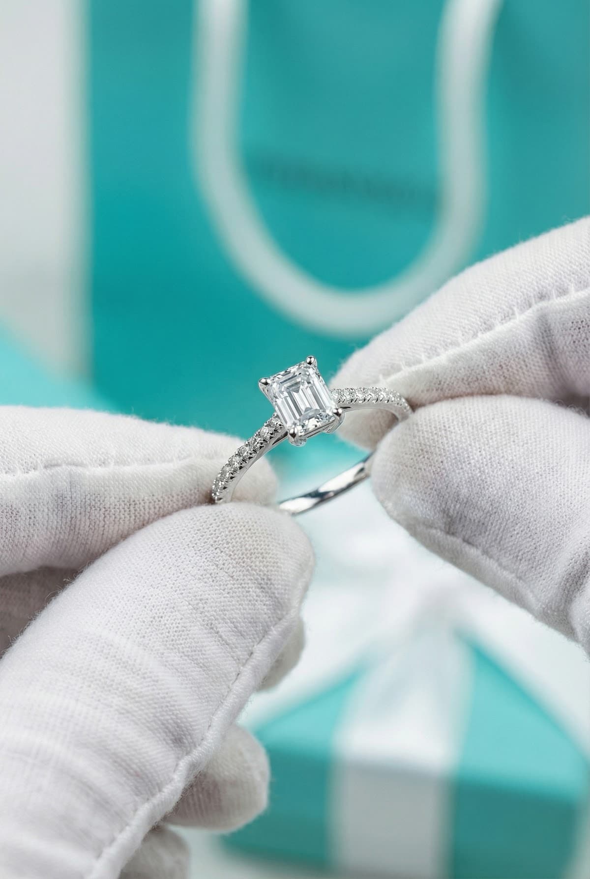 Золотое кольцо с бриллиантами Tiffany Novo