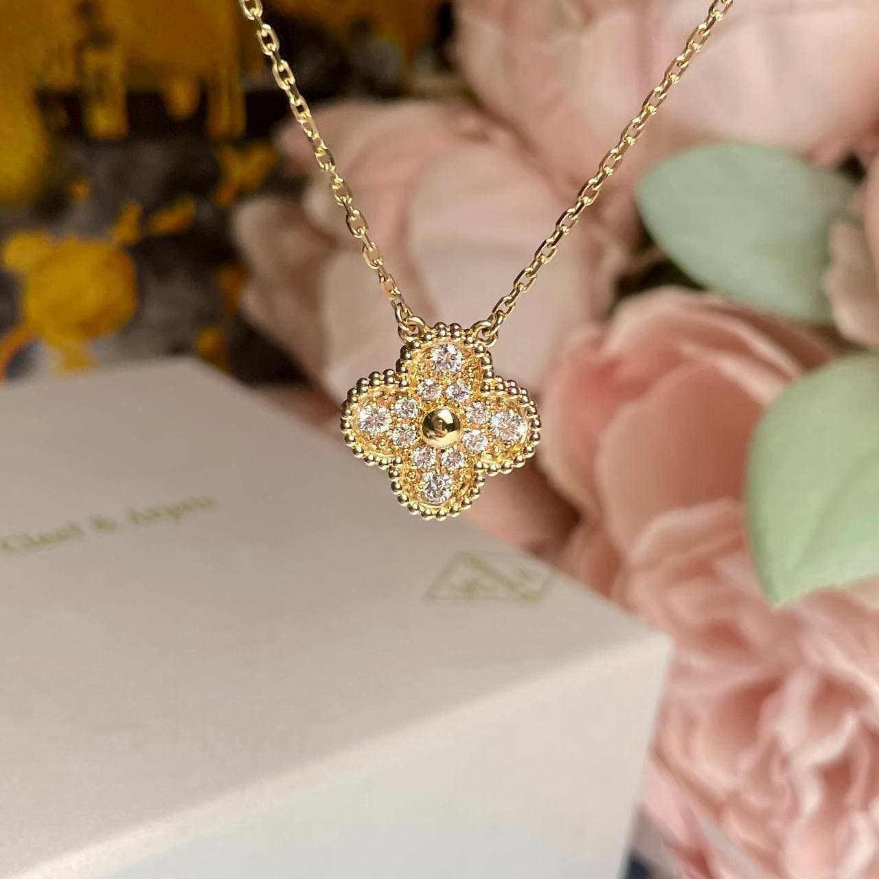 Подвеска Van Cleef с бриллиантами 0,48 ct (желтое золото 750)