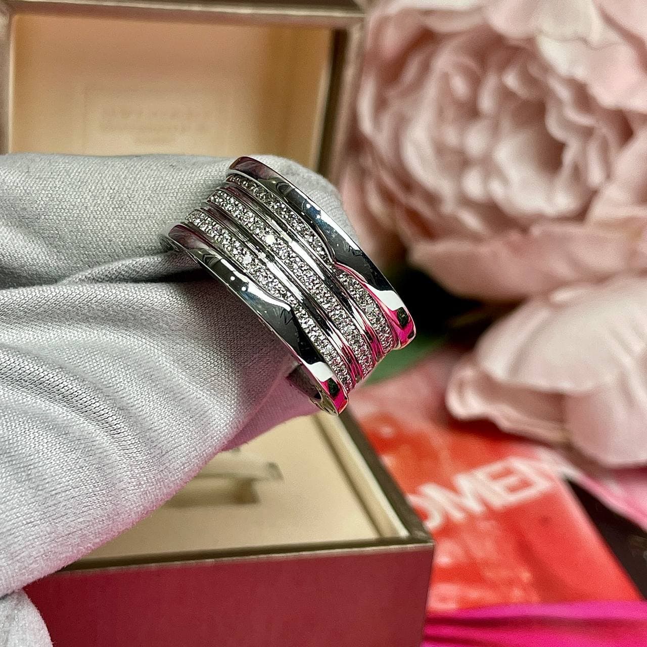 Кольцо Bulgari B.Zero1 3 ряда с бриллиантами (белое золото 585) — фото 4