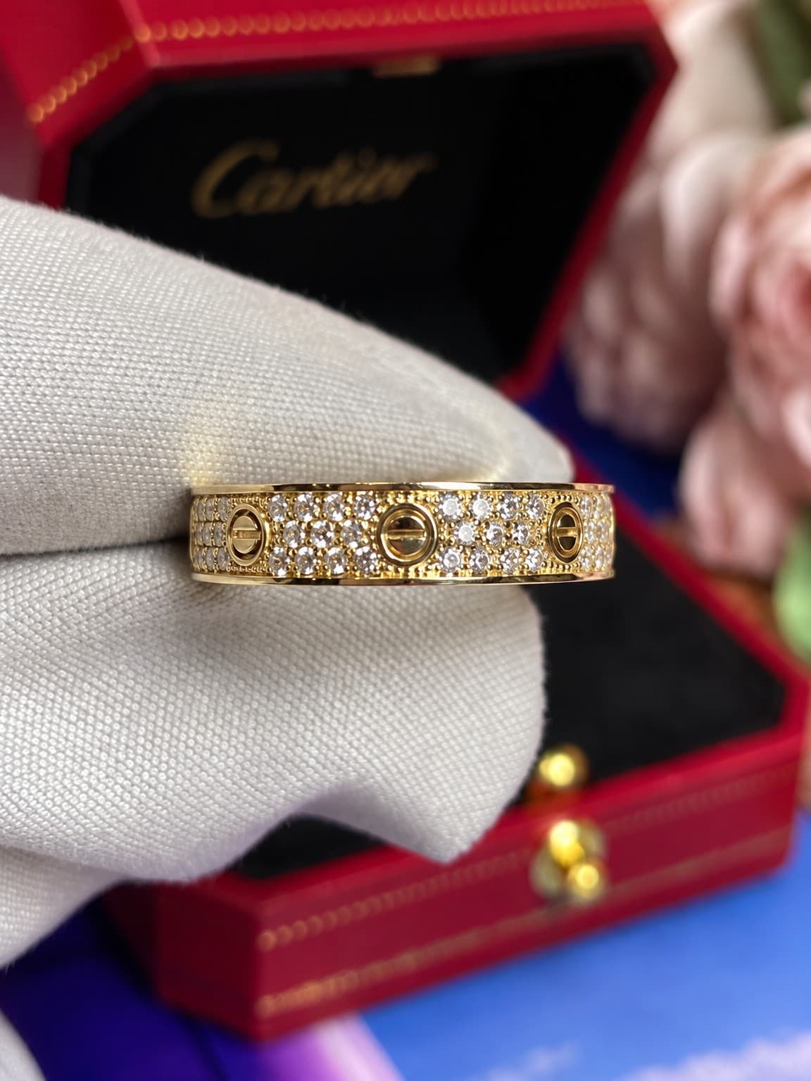 Cartier Кольцо Cartier Love средняя модель Pave