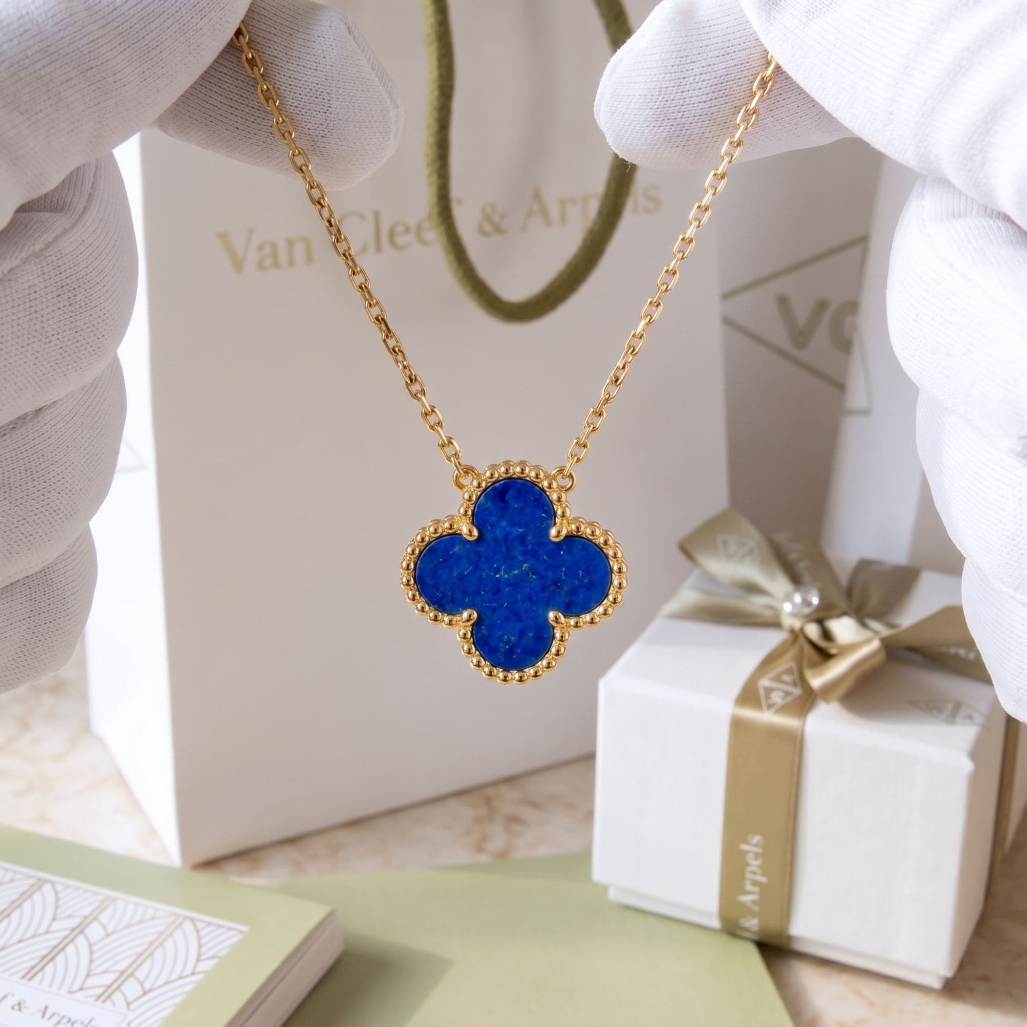 Кулон Van Cleef & Arpels Vintage Alhambra VCARP9SY00 — фото 2