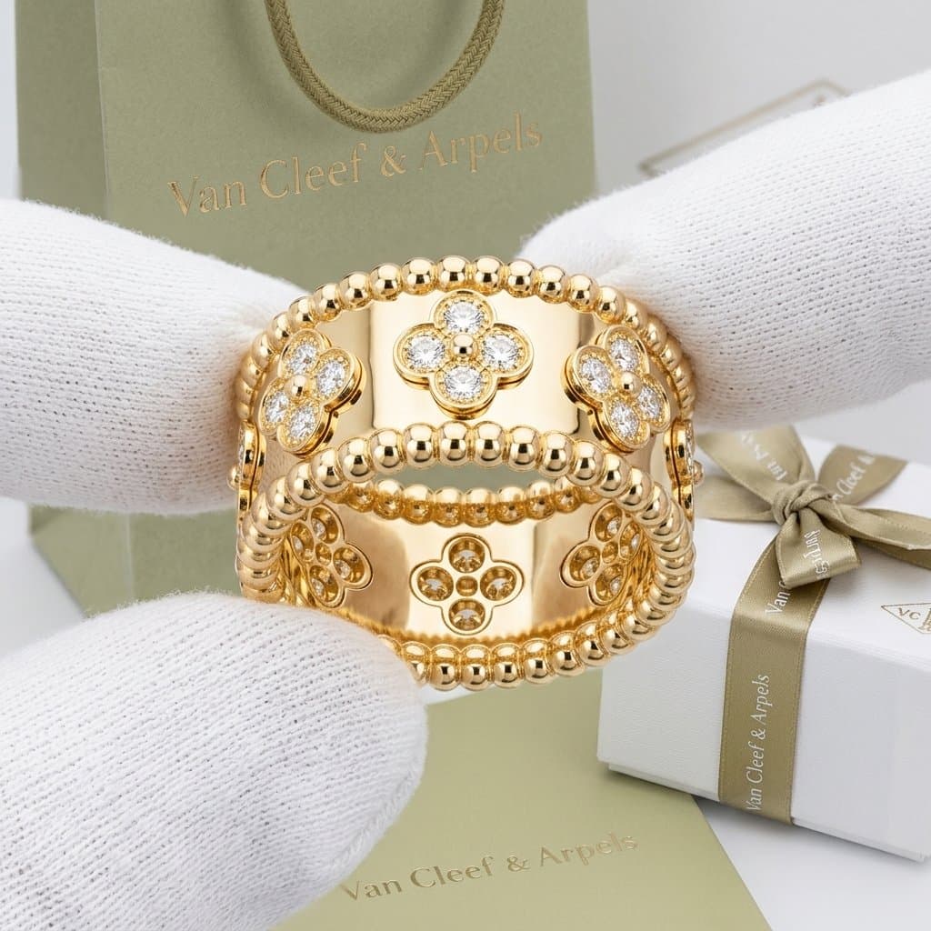 Кольцо Van Cleef & Arpels Perlée clovers, средняя модель — фото 2