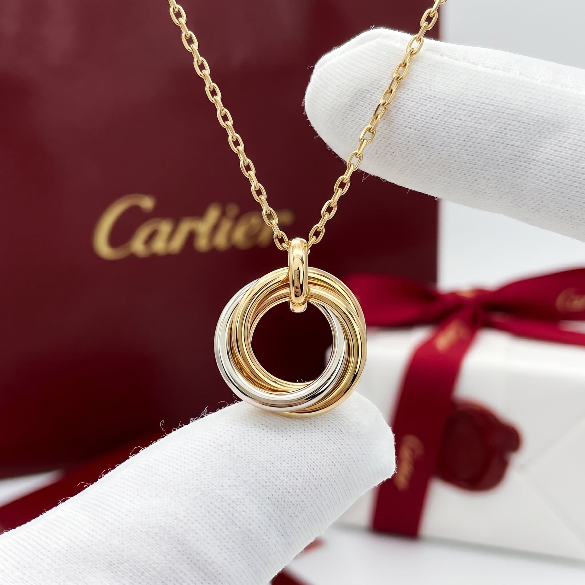 Золотая подвеска Cartier Trinity, малая модель, Белое и жёлтое золото