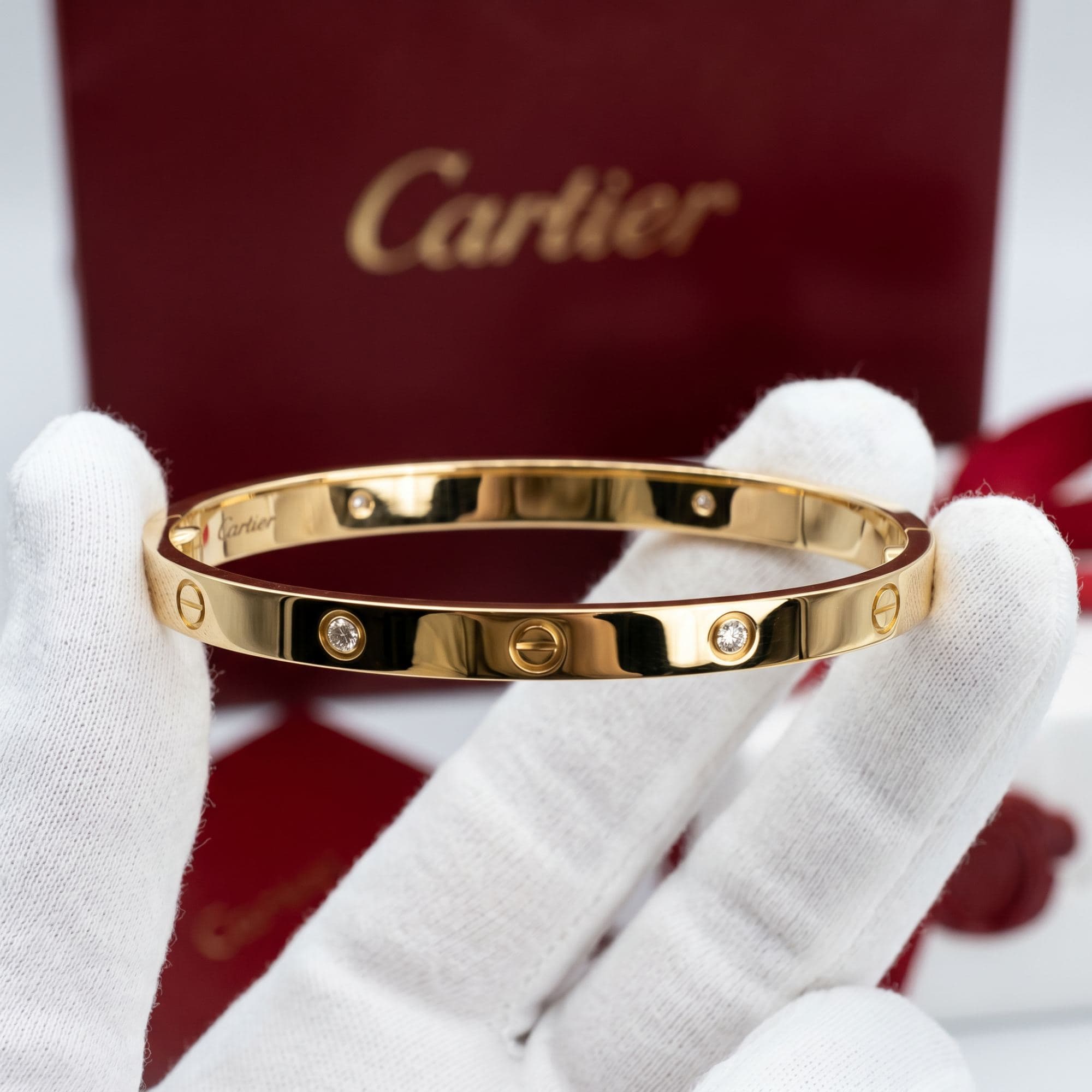 Золотой браслет Cartier Love с бриллиантами, средняя модель, 4 бриллианта, Жёлтое золото