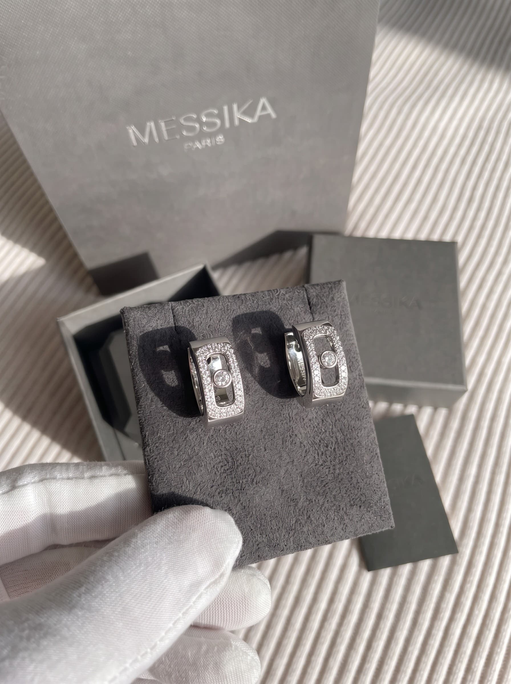 Золотые серьги-кольца Messika Move Noa с бриллиантами паве, Белое золото