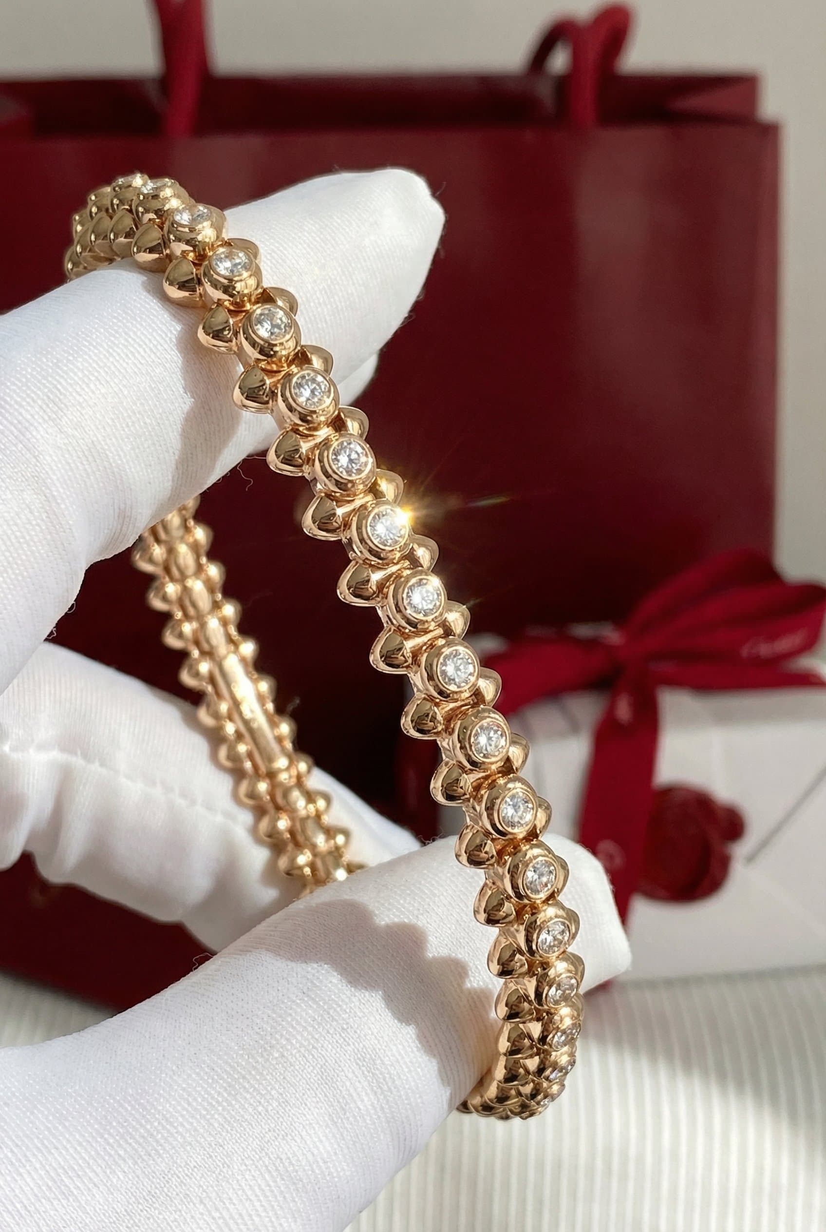 Золотой браслет Cartier Clash de Cartier с бриллиантами — фото 4