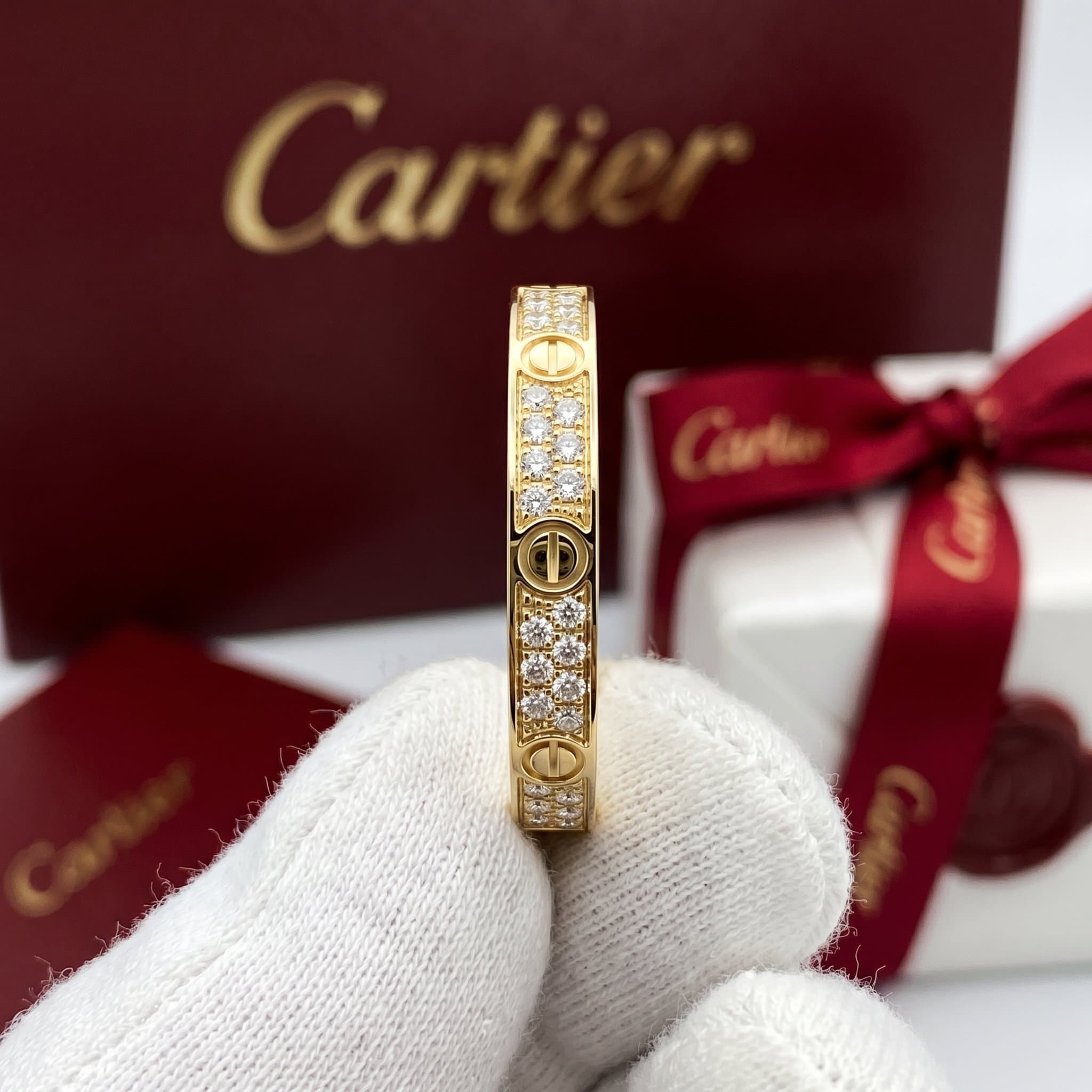Золотое кольцо Cartier Love с бриллиантами, мини-модель, паве — фото 2