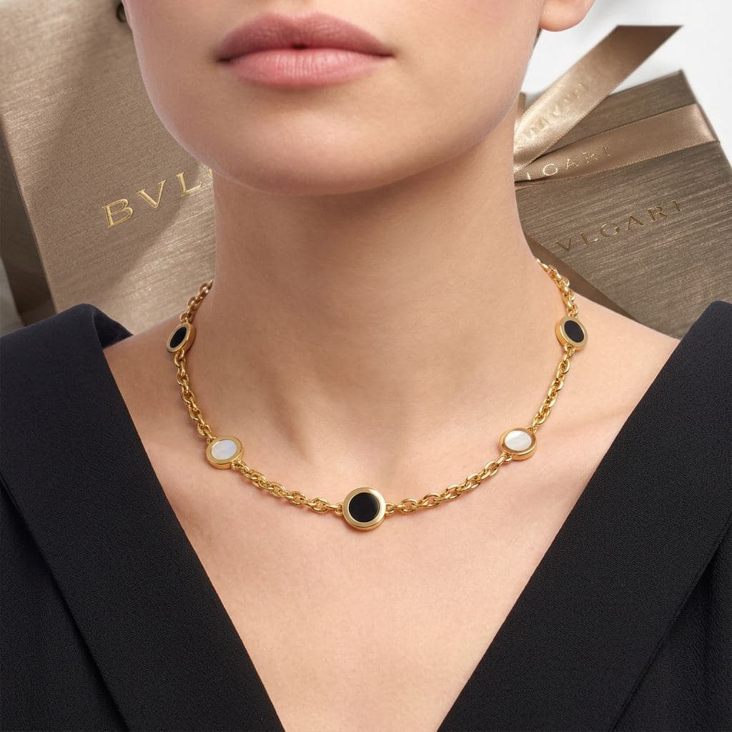 Колье BVLGARI BVLGARI из желтого золота с перламутром и ониксом