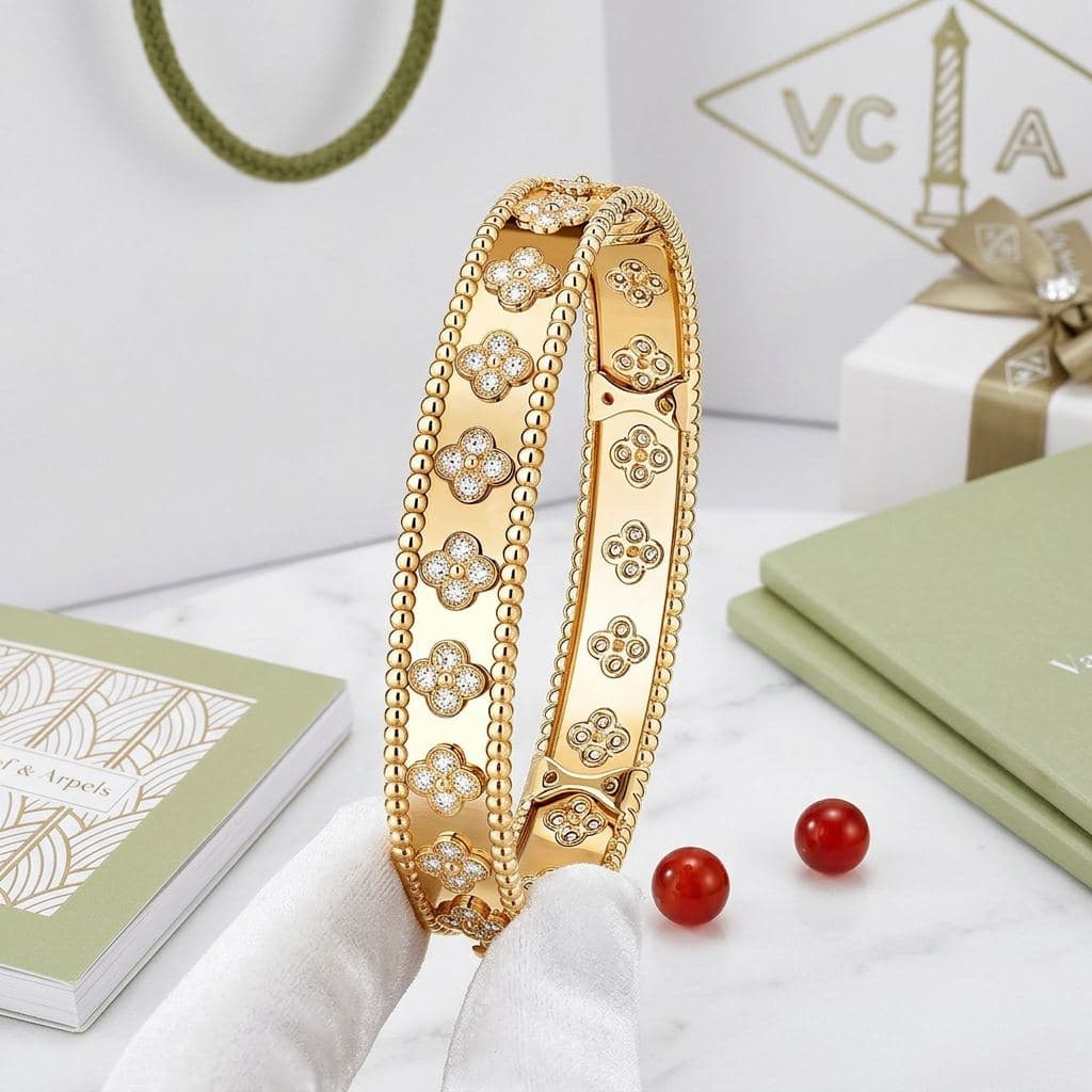 Браслет Van Cleef & Arpels Perlée clovers, средняя модель, розовое золото, бриллианты