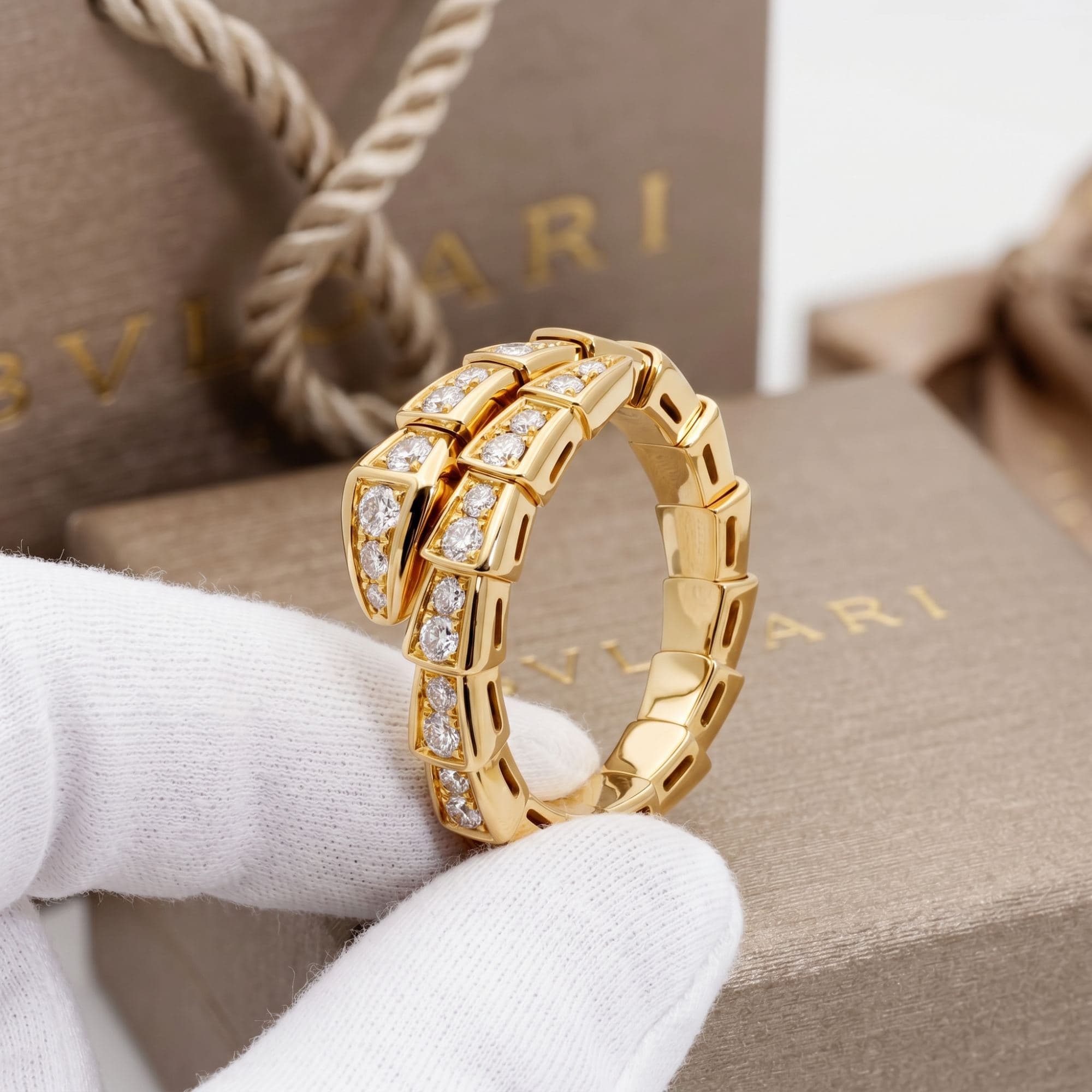 Кольцо Bulgari Serpenti Viper из желтого золота с бриллиантами