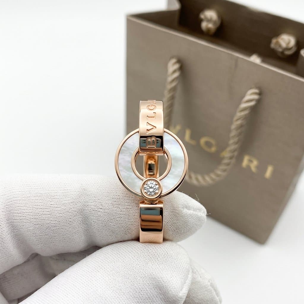 Кольцо BVLGARI BVLGARI с бриллиантом и перламутром
