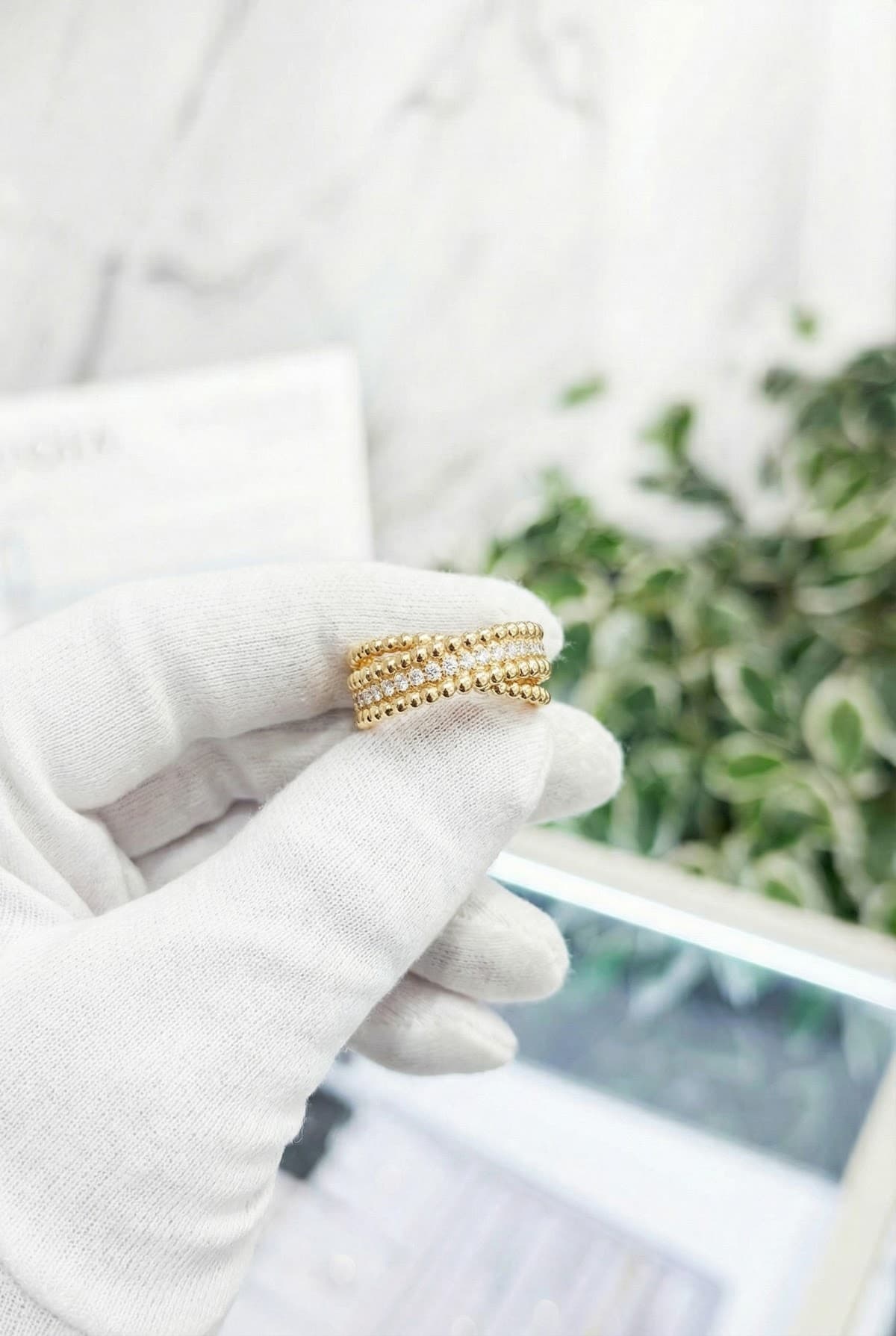Золотое кольцо с бриллиантами Van Cleef Perlée Duo — фото 3